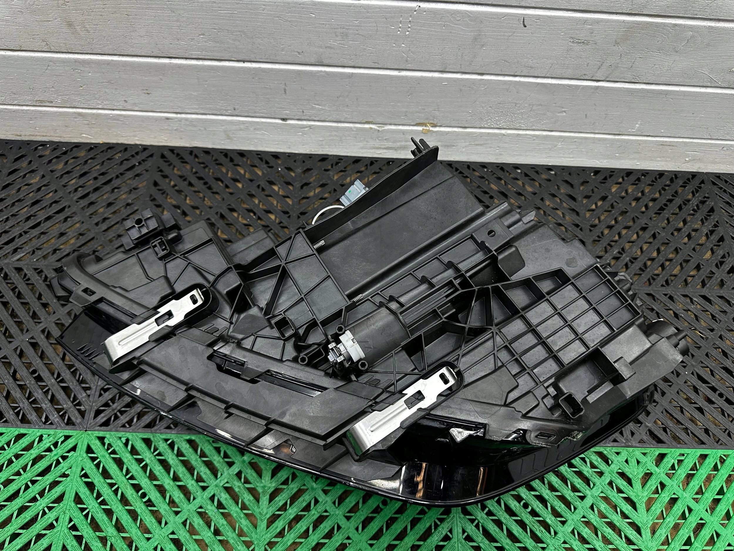 light front side right BMW 2 Active Tourer U06 5A42248