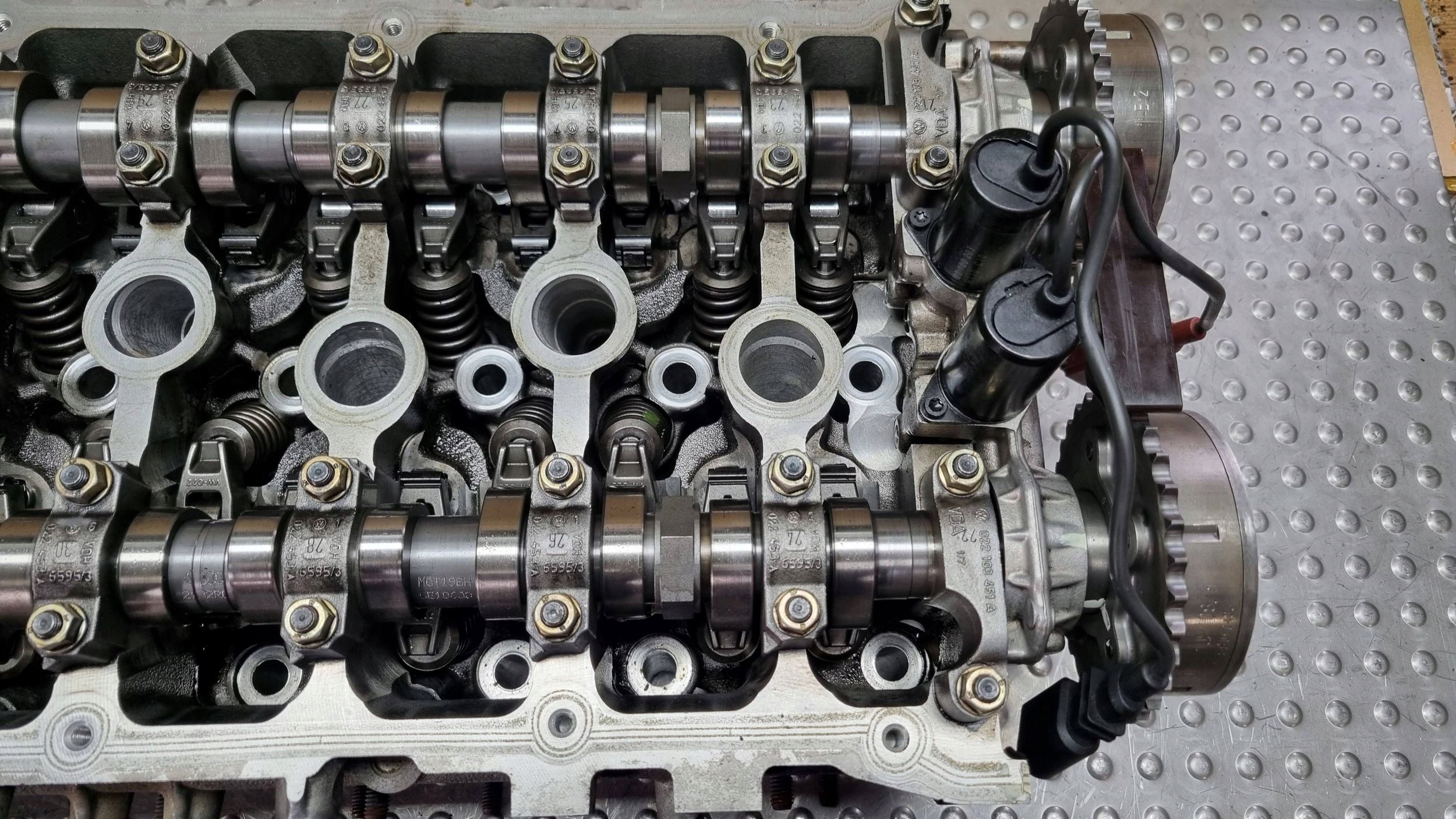 head. left 07C103353N 07C103373F VW PHAETON BENTLEY A8 D3 6.0 W12 BAN