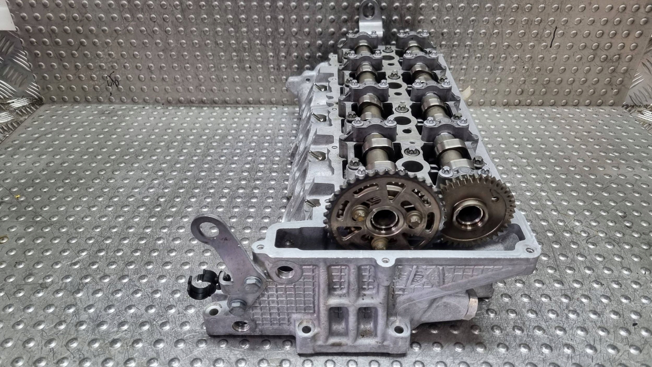 head. of the engine 7781098 BMW E60 E61 E81 E83 E84 E87 E90 E91 E92 2.0D N47