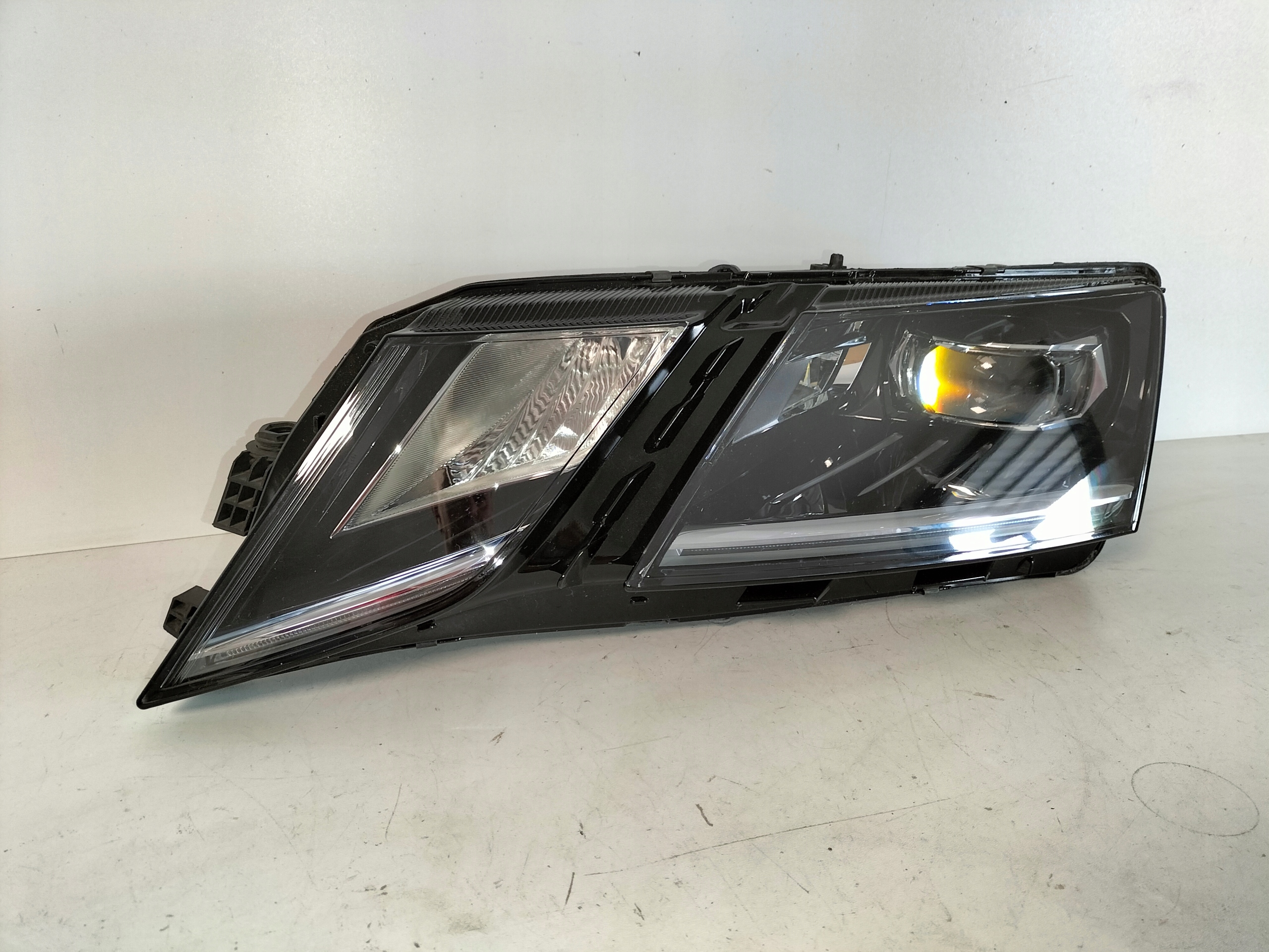 light front reflektor left SKODA OPCTAVIA 3 III LIFT 17-20 FULL LED