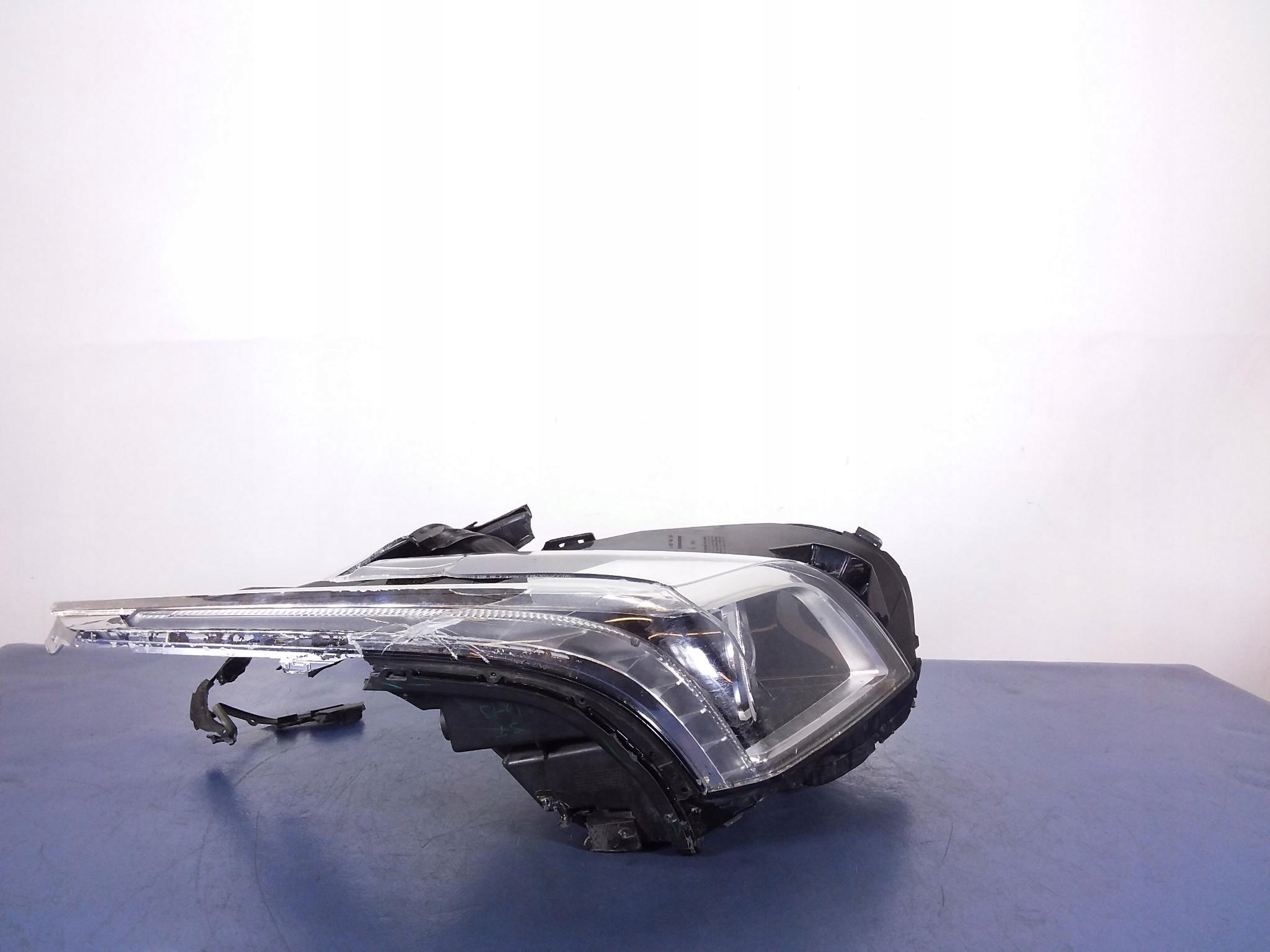 КАДИЛАК КТС III ФАРИ ПРАВИЙ БІНОН 23211666