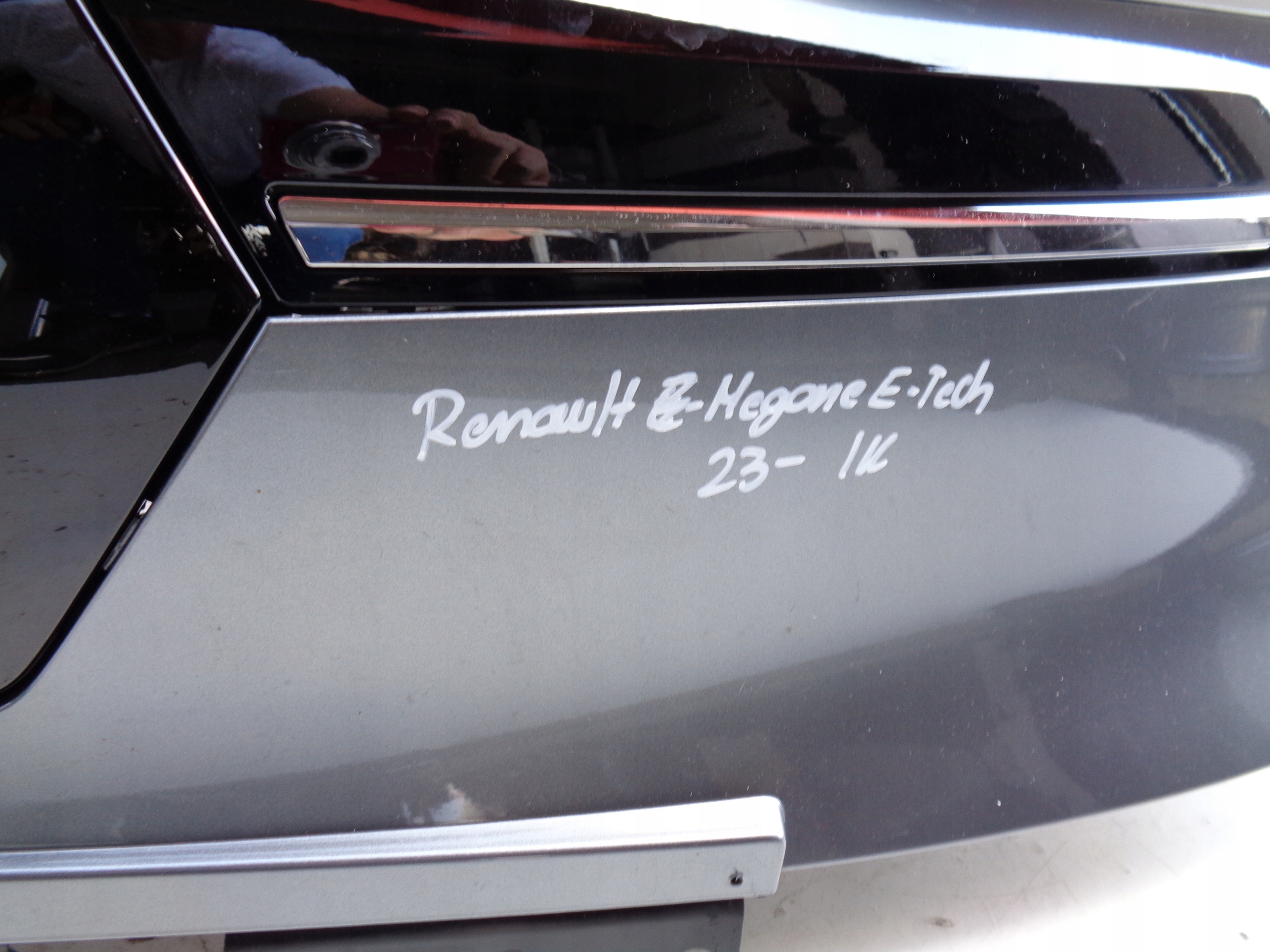 ATRAPA GRILL RENAULT MEGANE V E-TECH 23- POD KAMERE Kolor do lakierowania