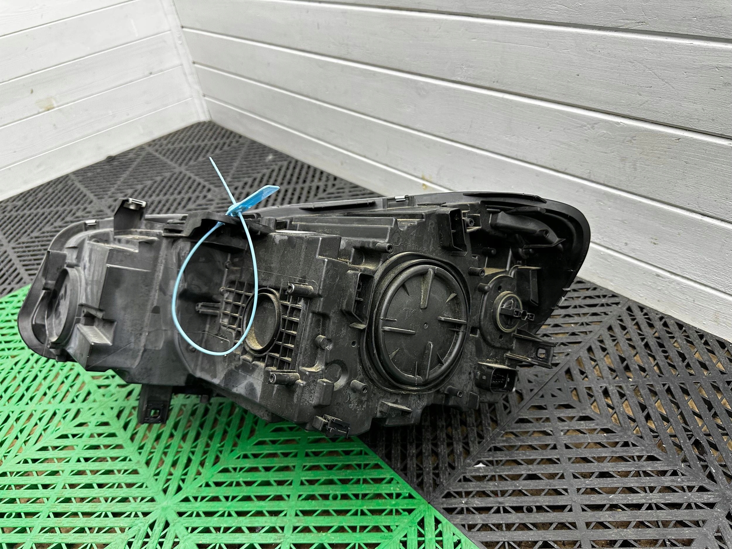 light front side right BMW 2 F45 7422574