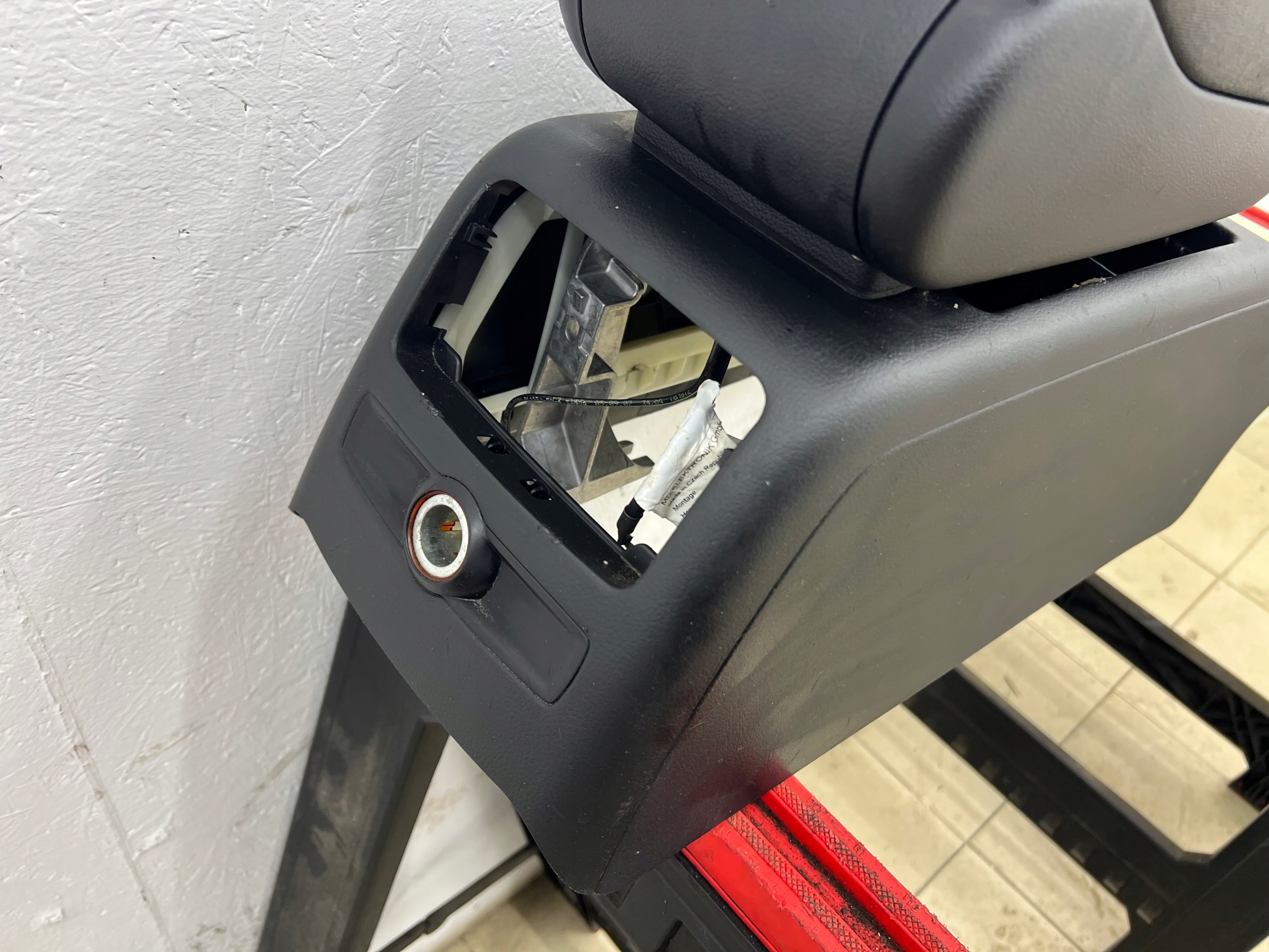 AUDI A6 C6 LIFT TUNEL bracciolo EUROPA