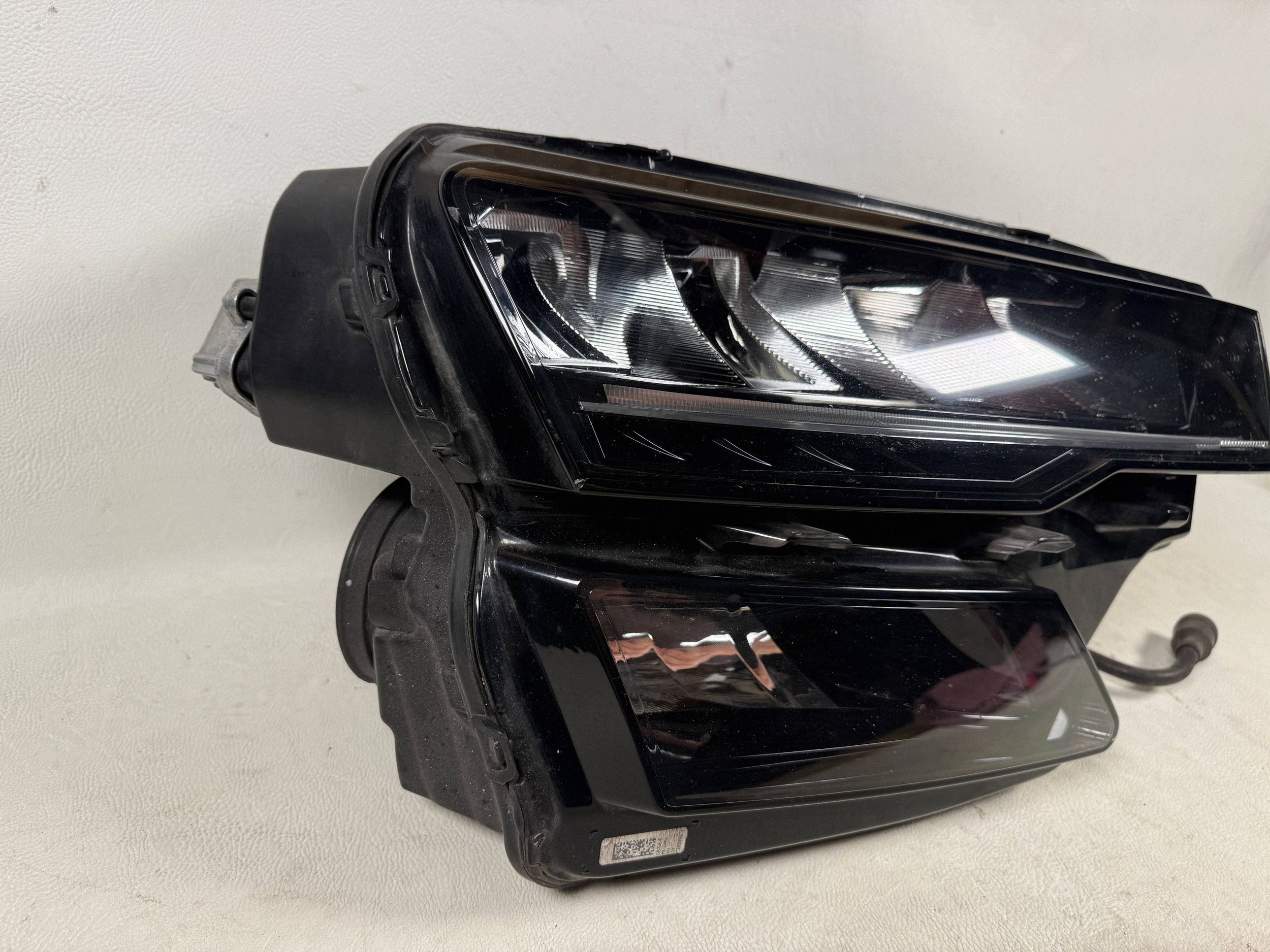 Skoda Karoq 17- 57B light right front front