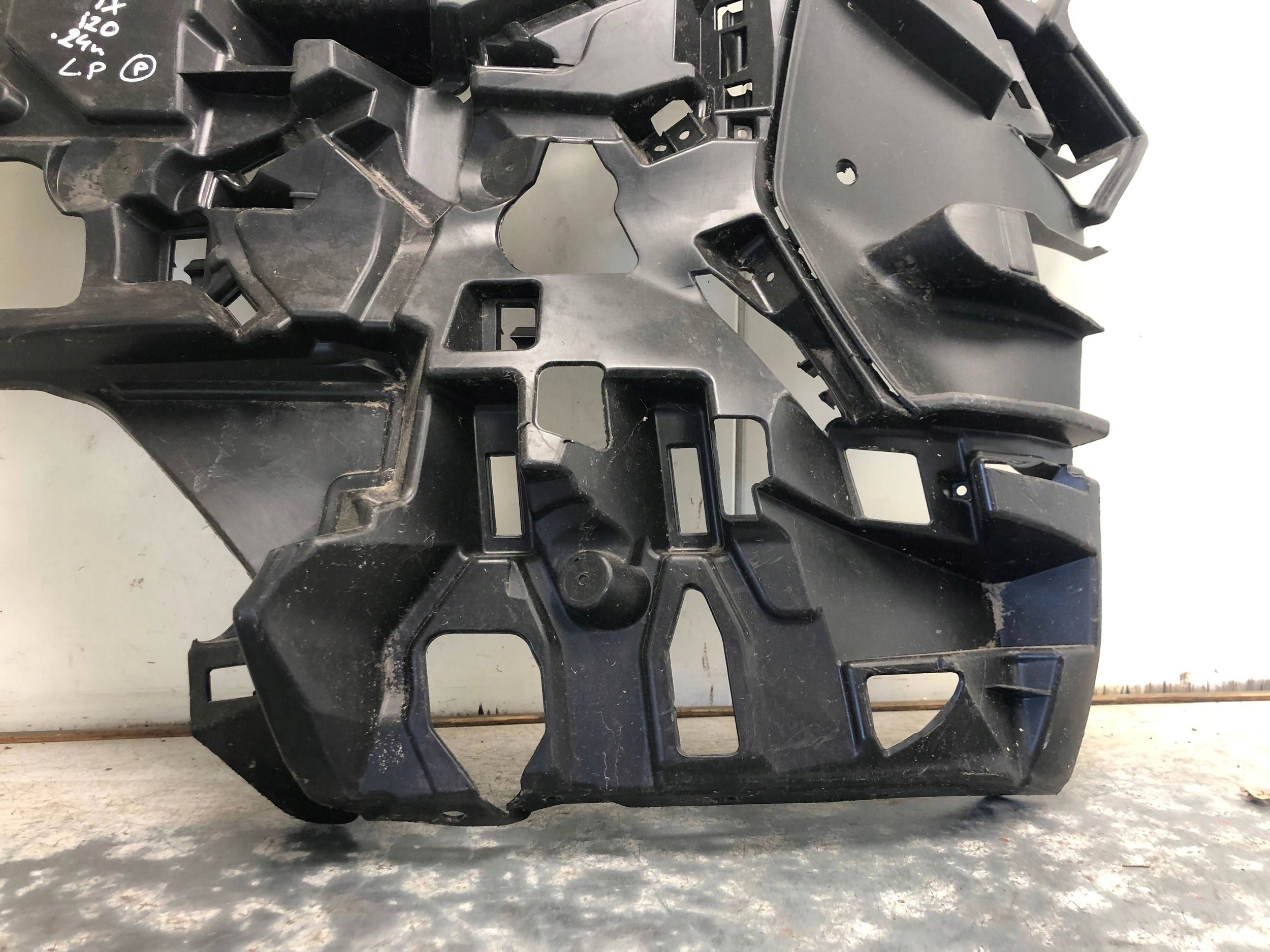 bumper bracket left front BMW IX I20 9879665