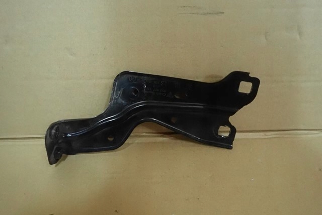 ДЕРЖАТЕЛЬ ЧЕТВЕРТИ ЛЕВЫЙ PORSCHE MACAN5b