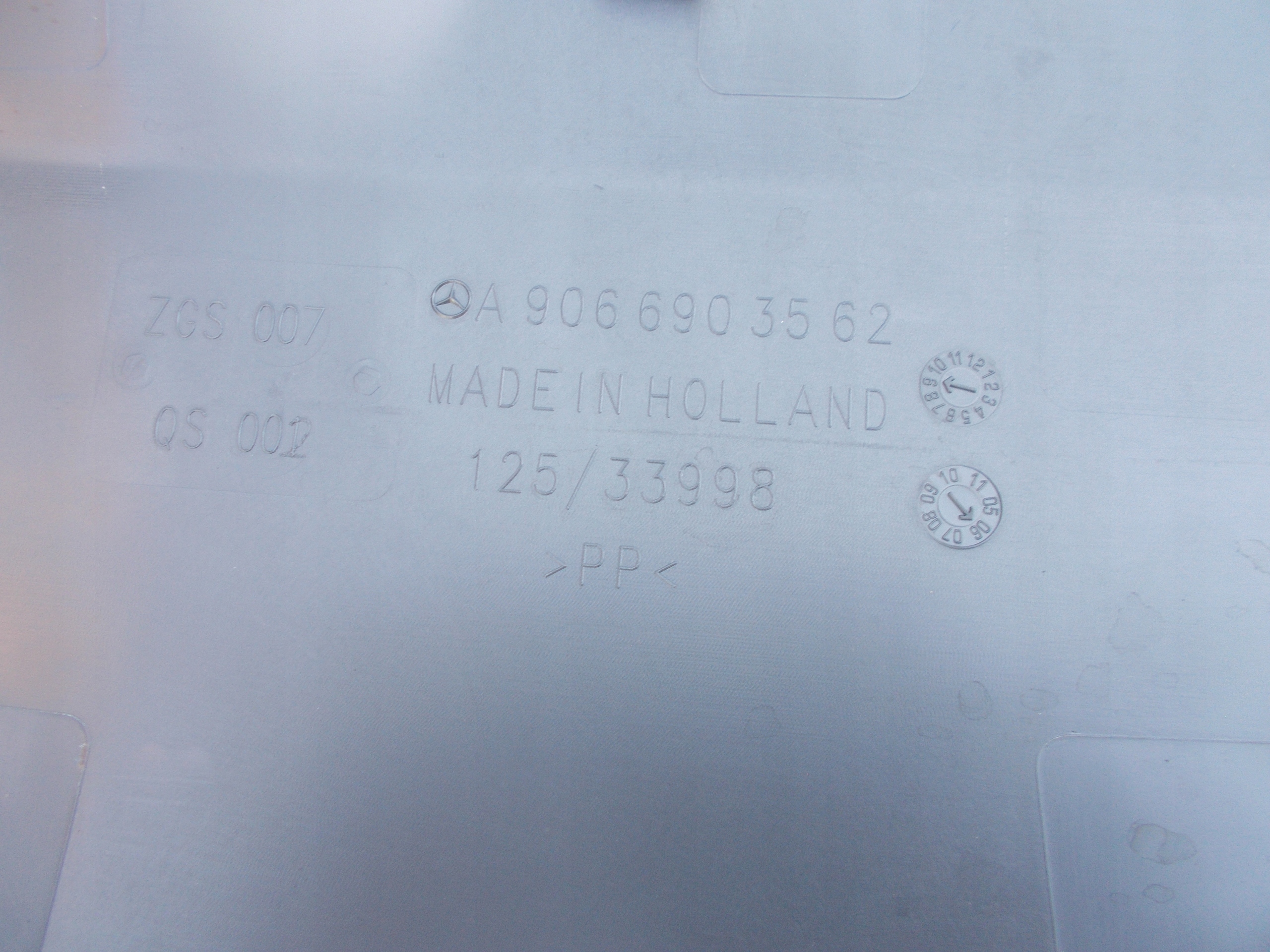 Mercedes Sprinter 906 plastic plastics side rear. wersja srednia original