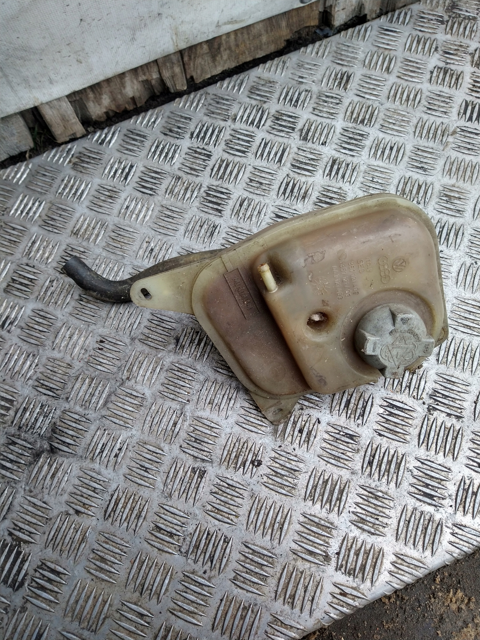 AUDI 80 B3 Scheibenwaschbehälter 857121407 DECKEL