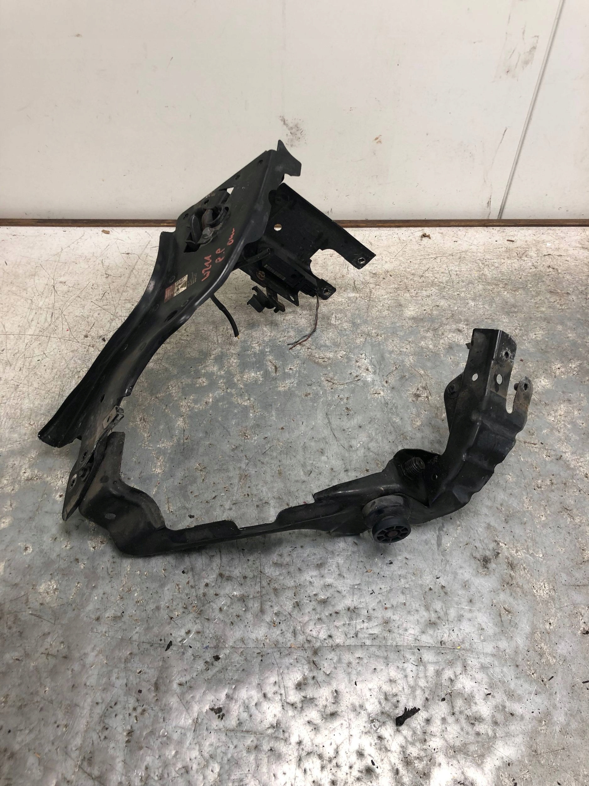 holder supports impact sensor right front MERCEDES W211 A0028202726