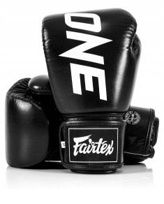 Fairtex Boxerské rukavice One X „One Championship“ (černé) 12OZ