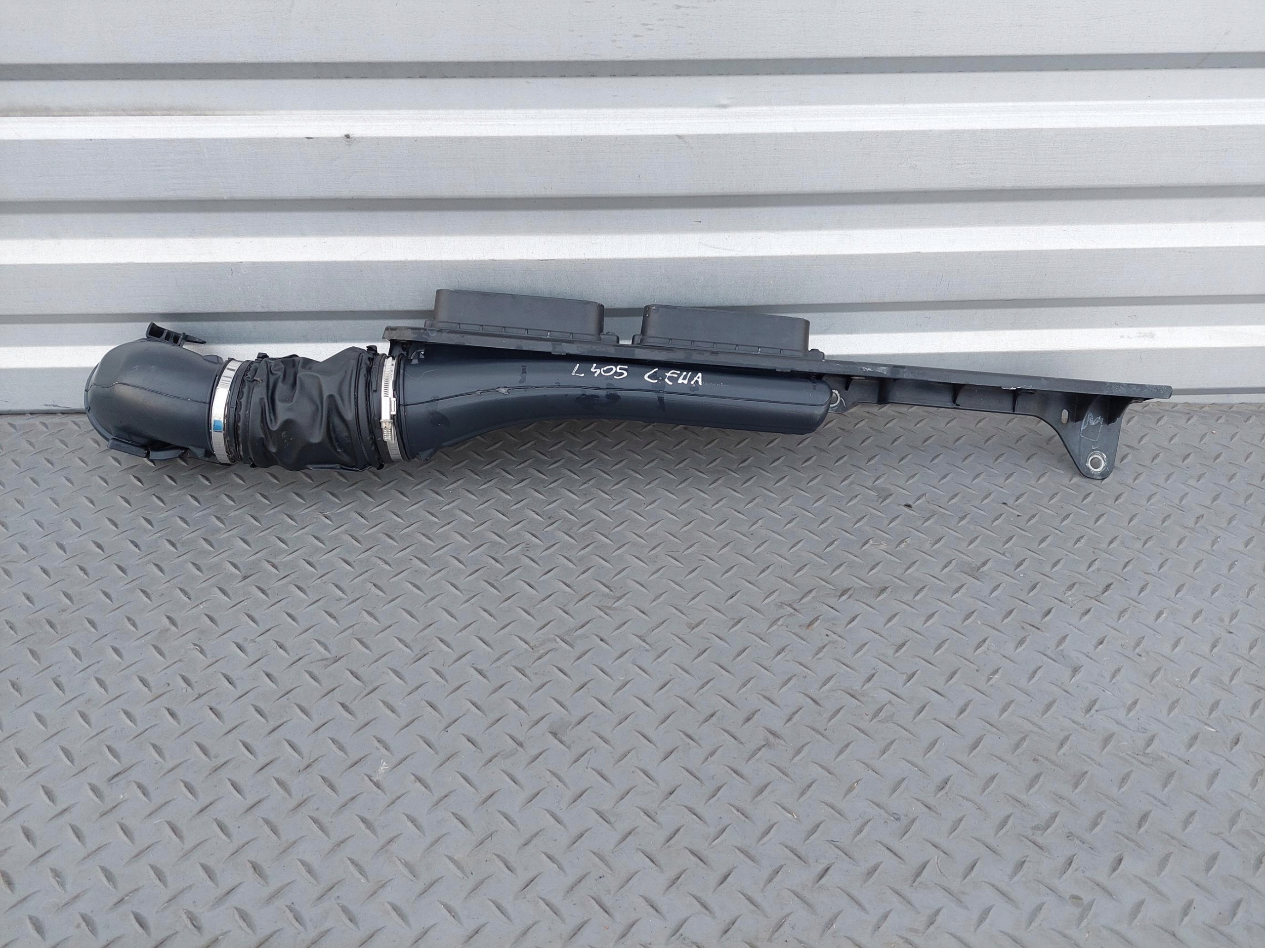 intake air hose front left CPLA-16151-AB RANGE ROVER VOGUE L405