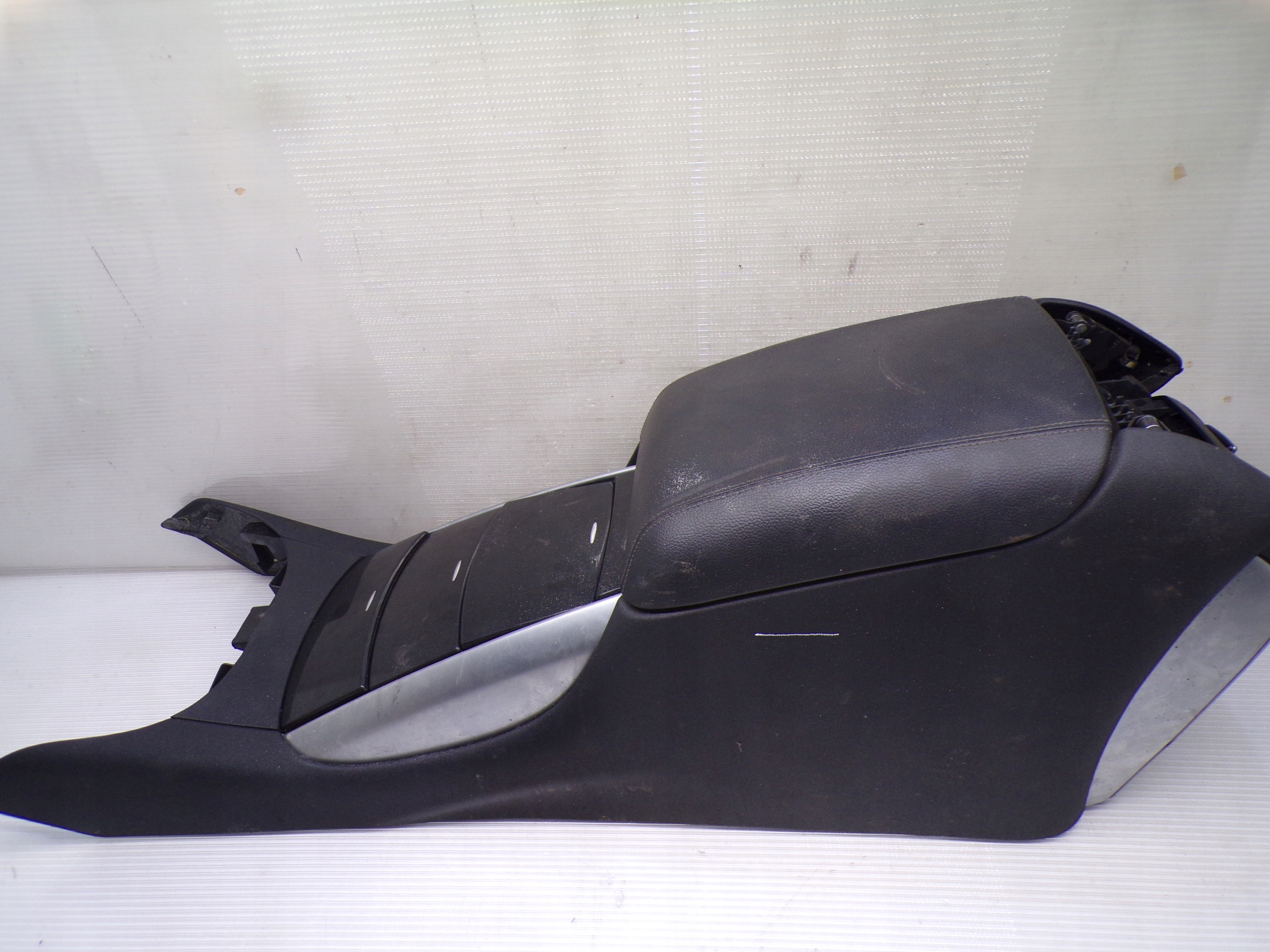 Подлокотник туннель MERCEDES W251 R класс