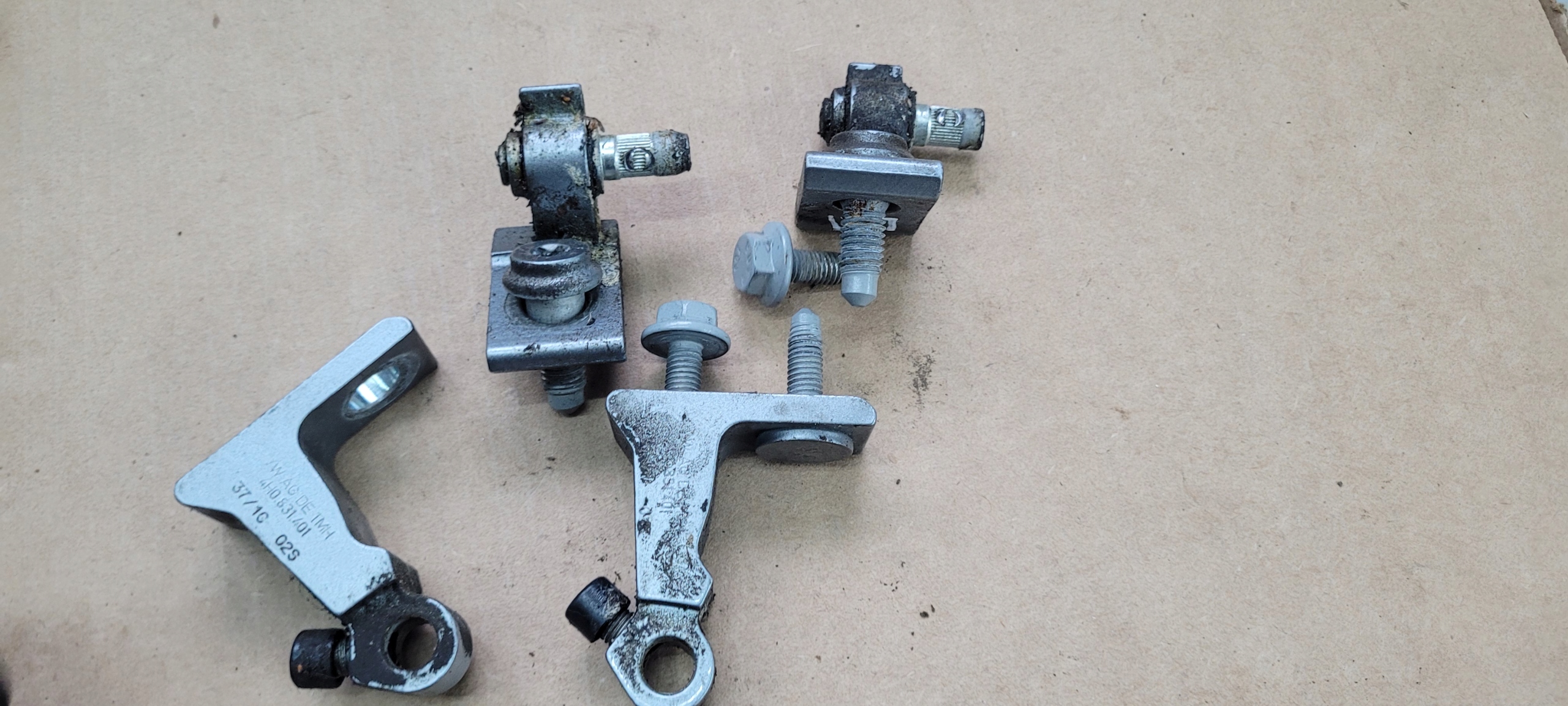 A7 4G S7 hinge hinges door left left rear part rear. LY7G