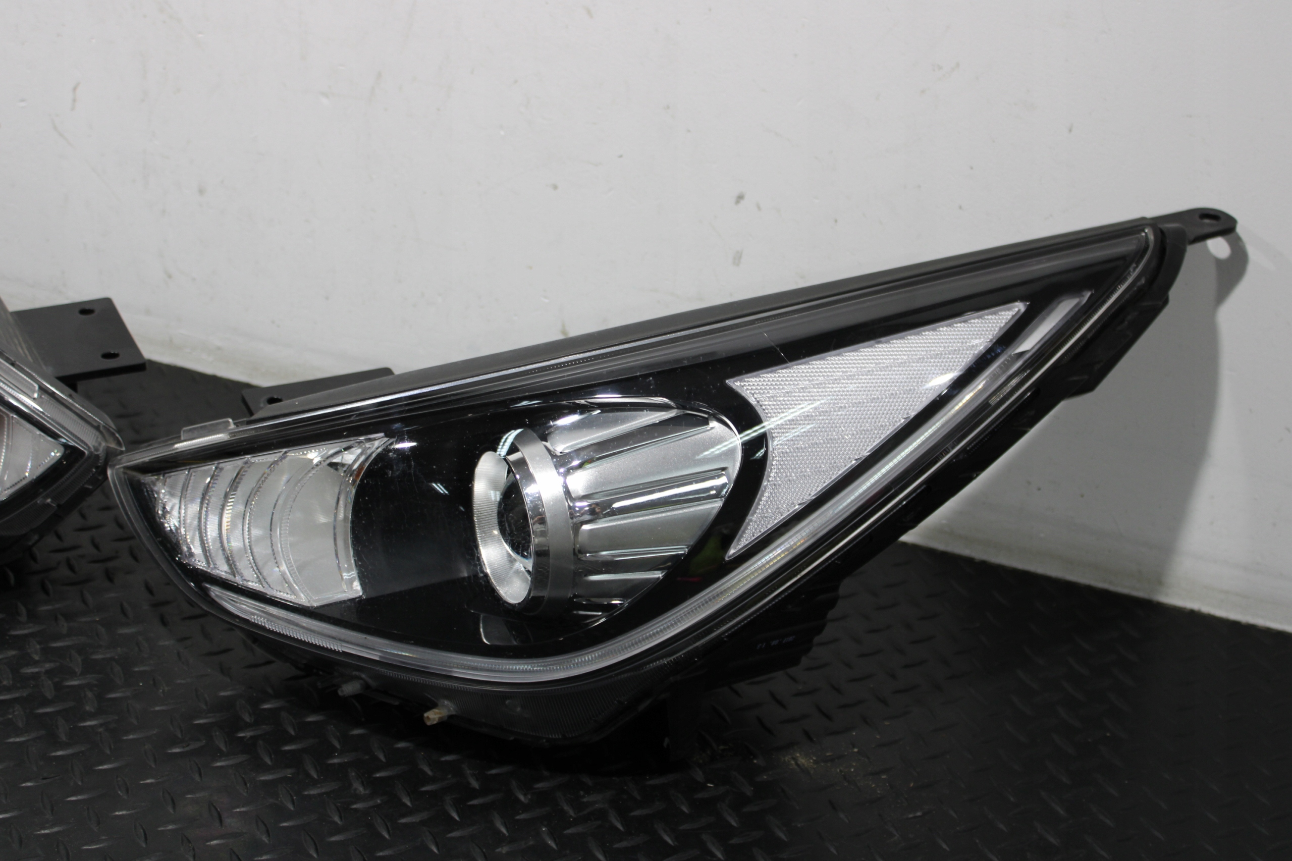 lights light front XENON KIA NIRO 1 and 16-18 92101-G5