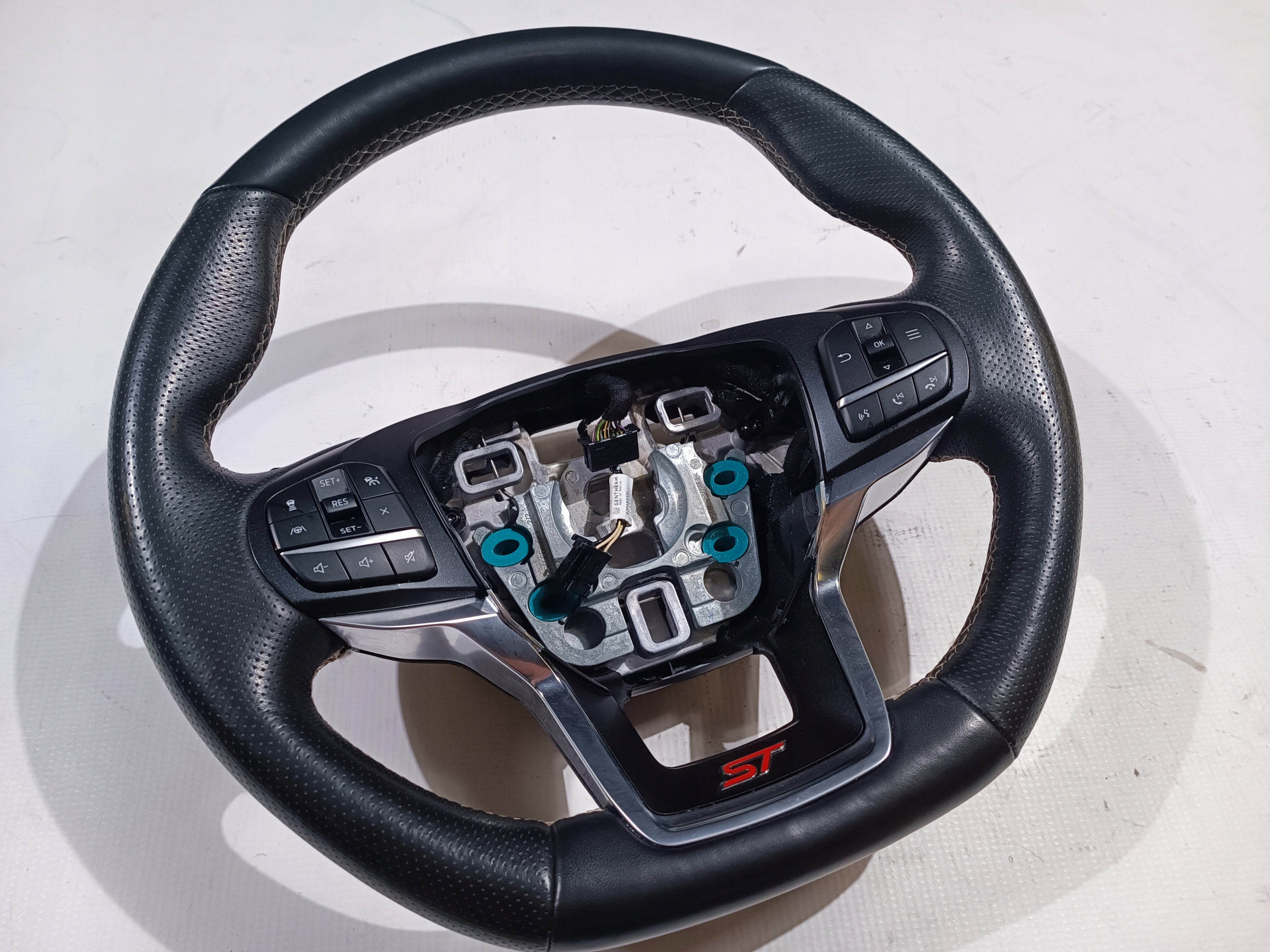 volante ST Ford Explorer VI 2020