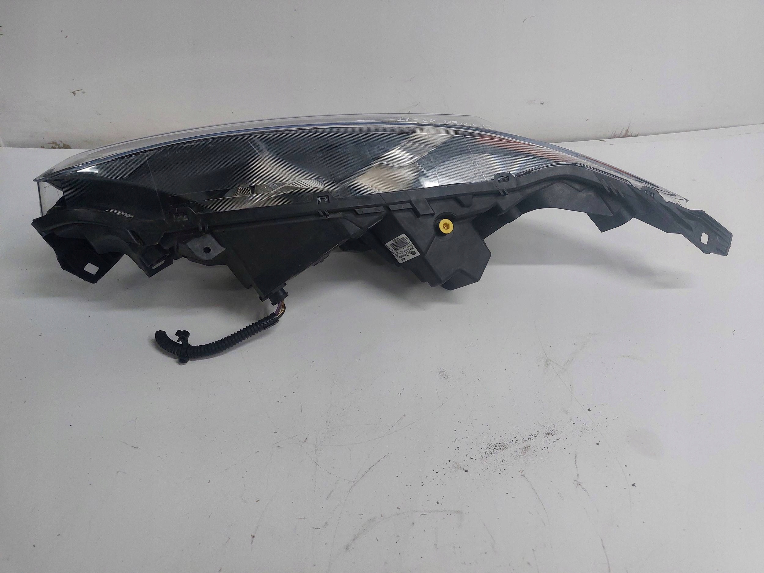 FORD TOURNEO CONNECT MK2 13-18r light right front FT11-13W029-DB