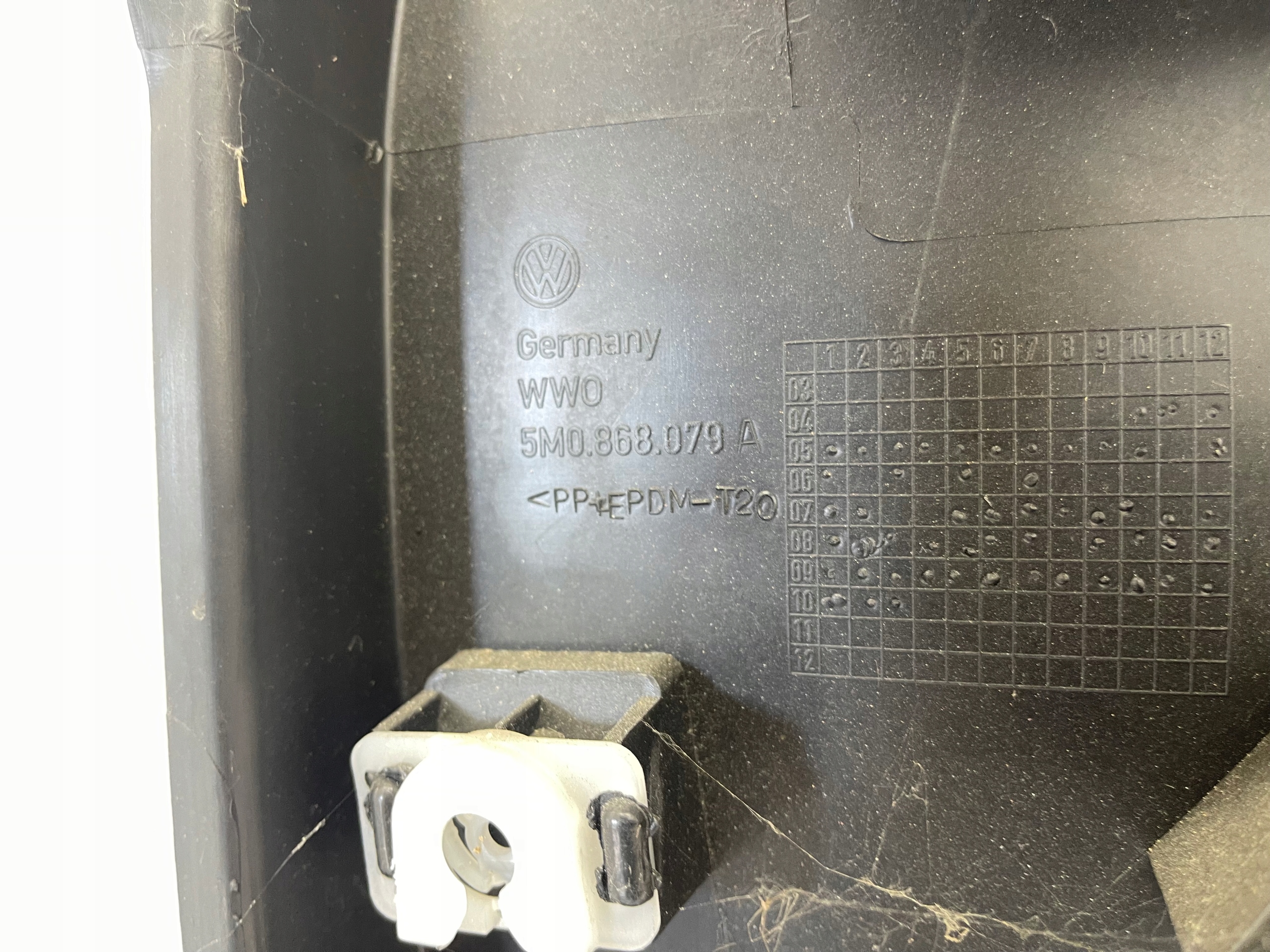 VW GOLF VI plus side door left front 5M0868079A