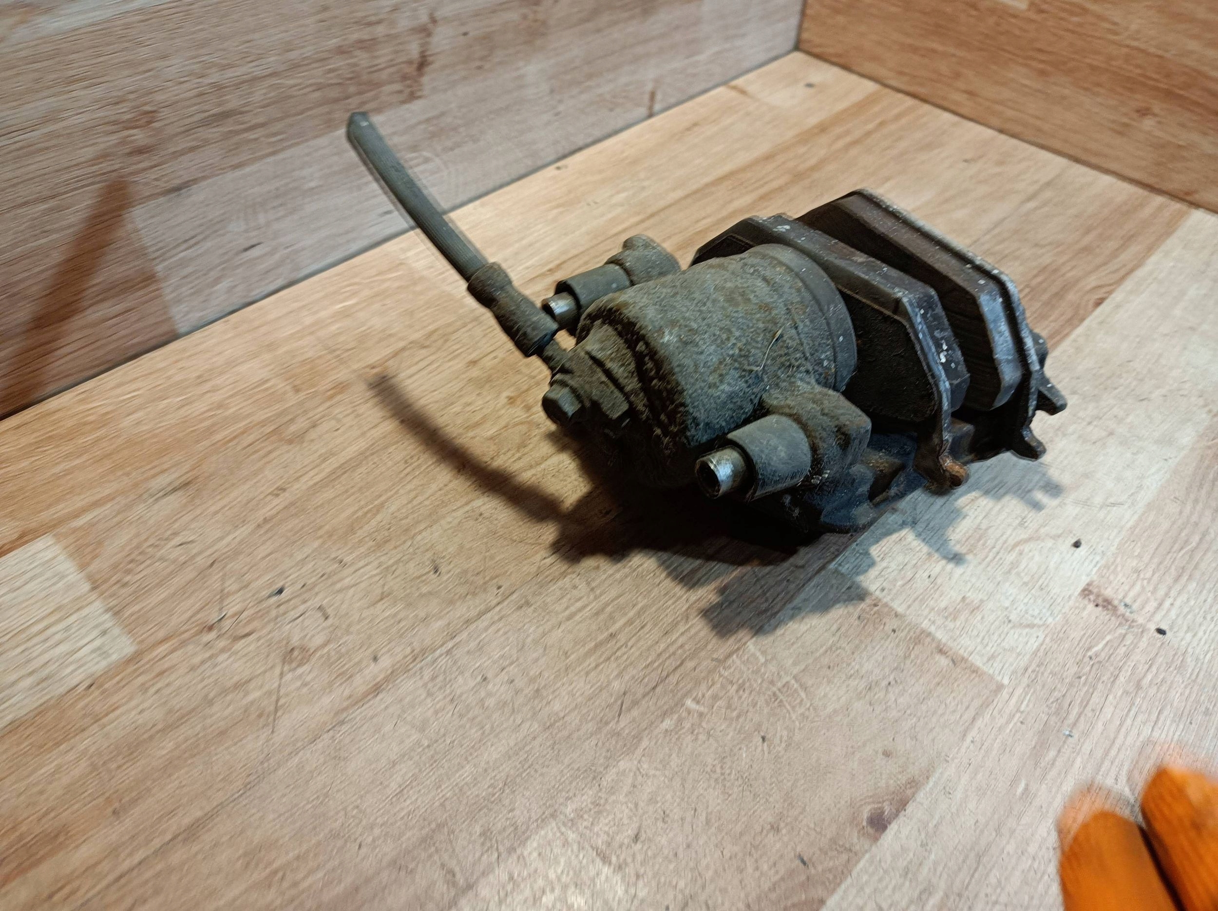 caliper brake front right Volkswagen Jetta III