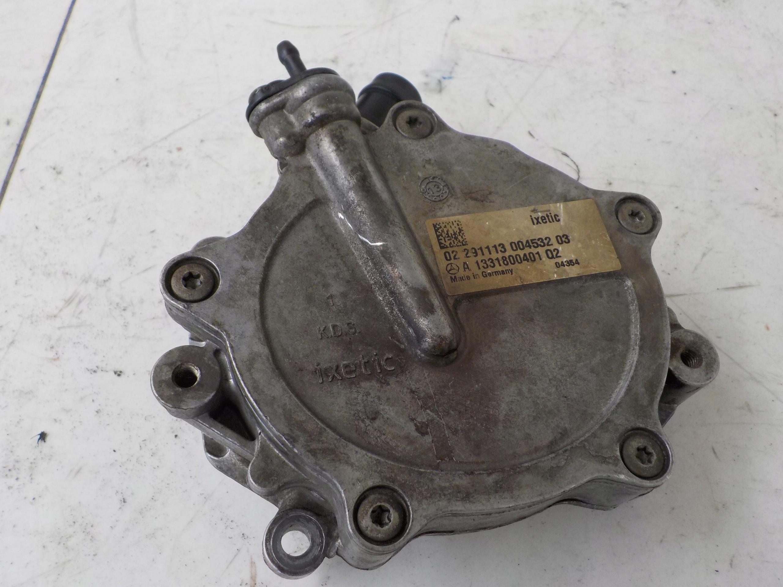 Mercedes W176 A45 ВАКУУМНЫЙ НАСОС A1331800401