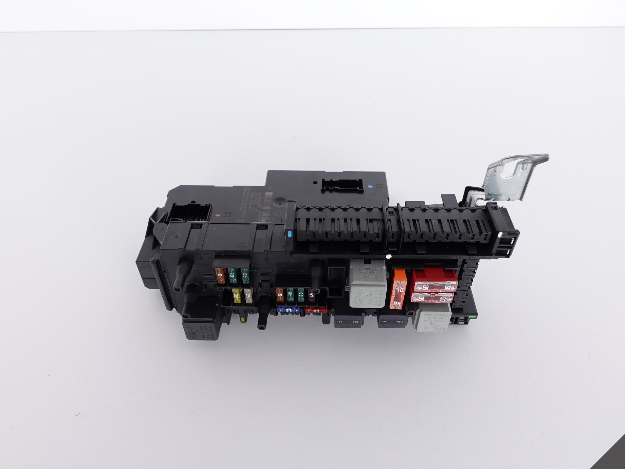 MERC CLS 218 212 SAM module compartment of fuses