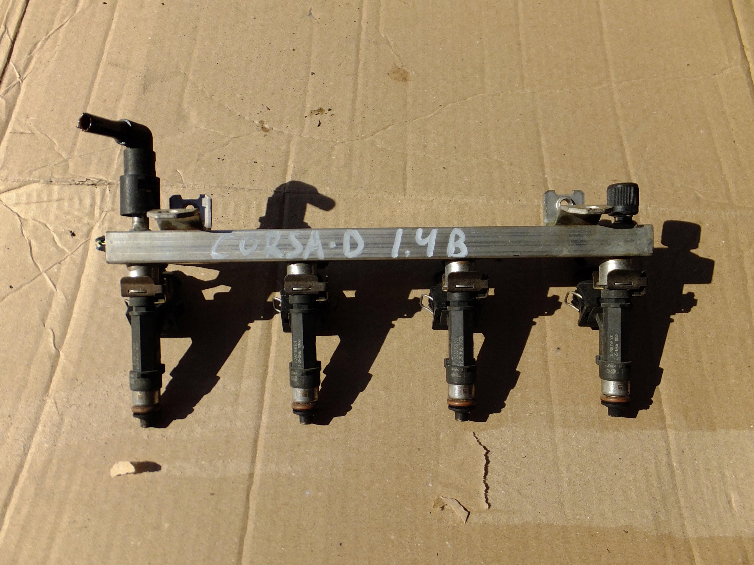 Rampe injection Injecteurs opel corsa d 1,4 16v 0280158501