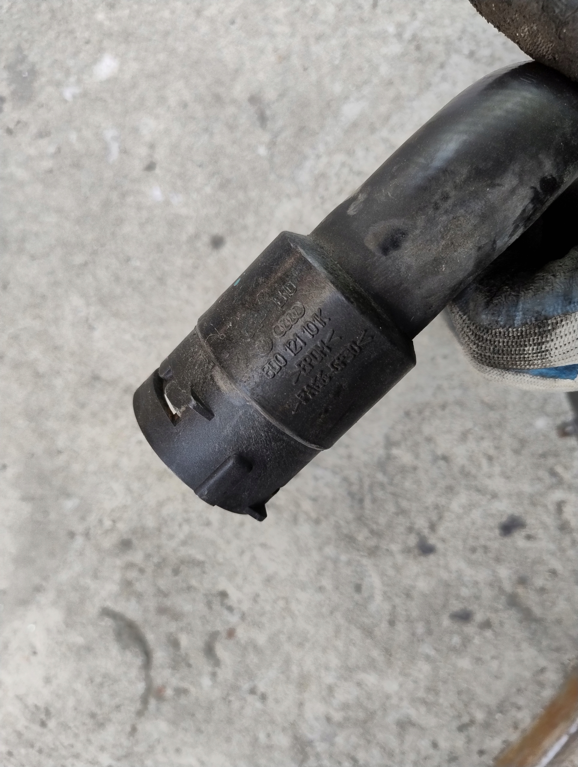 vedení hadice vody PASSAT B5 AUDI A4 1.6 8D0121101K
