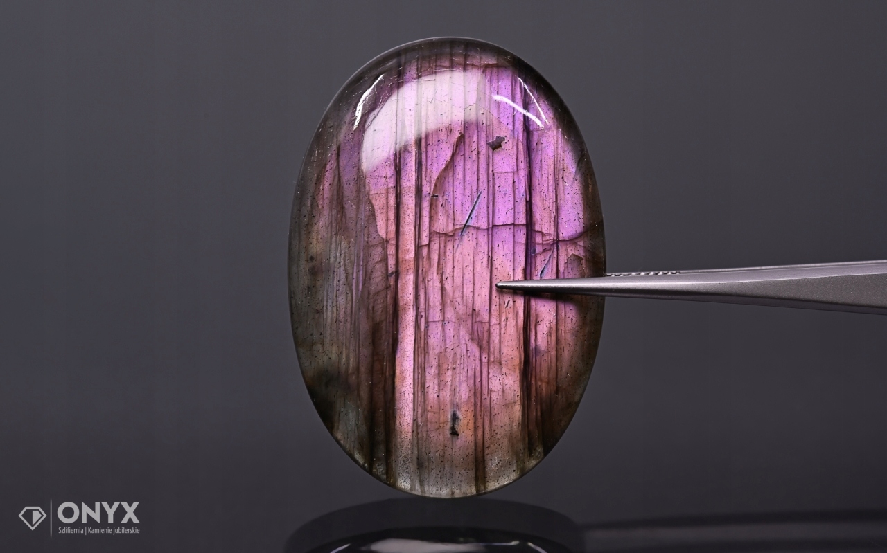 Labradorit kabošon ovál 45x31 mm