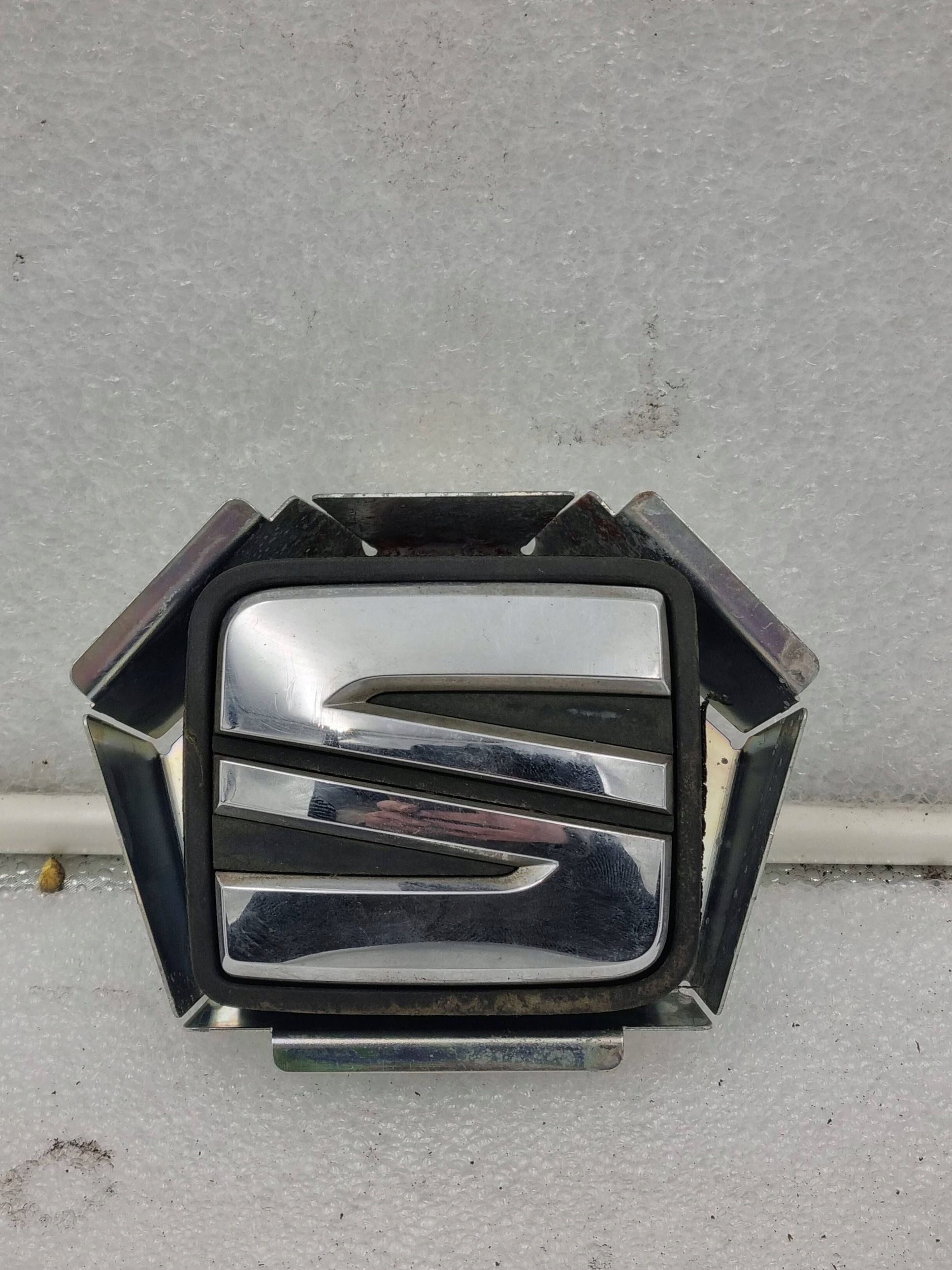 handle bonnet boot Emblemat Seat Leon III Kombi 5F0827565C