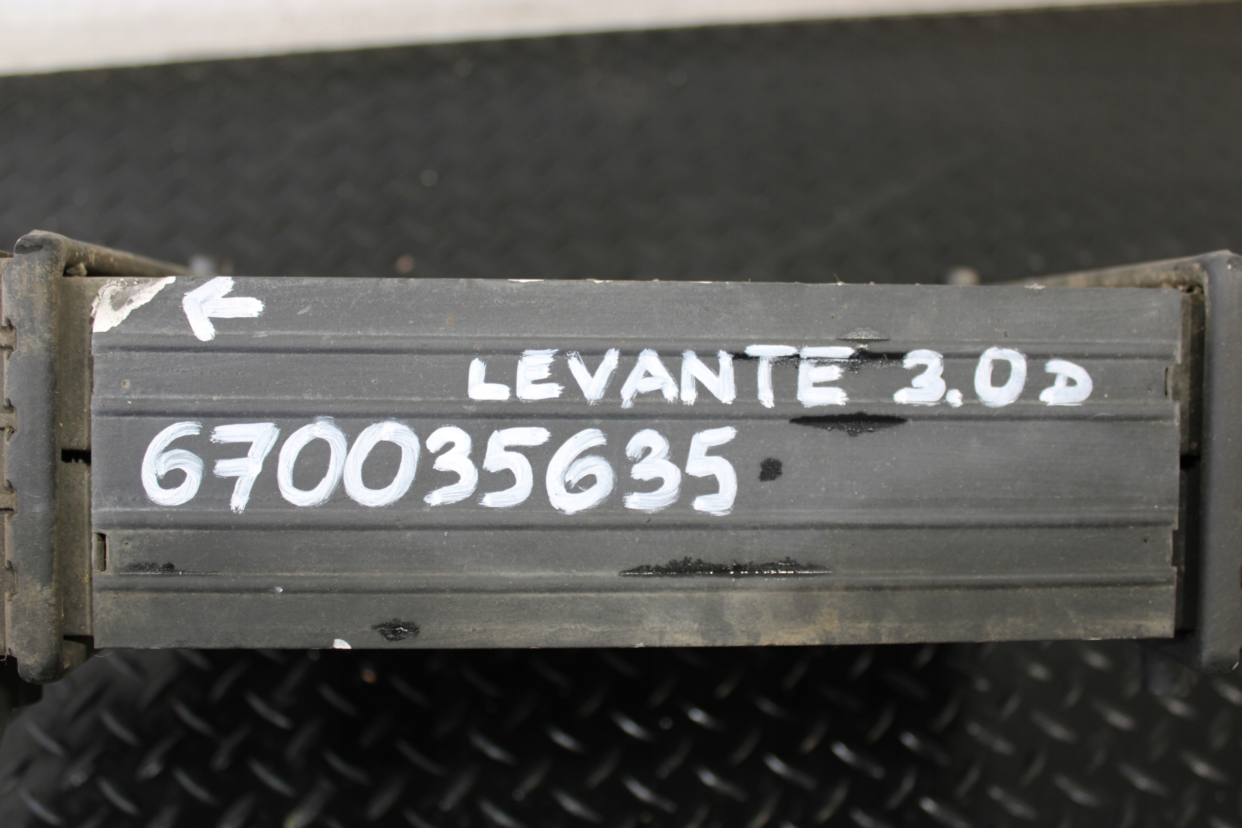Kühler intercooler MASERATI LEVANTE M161 670035635