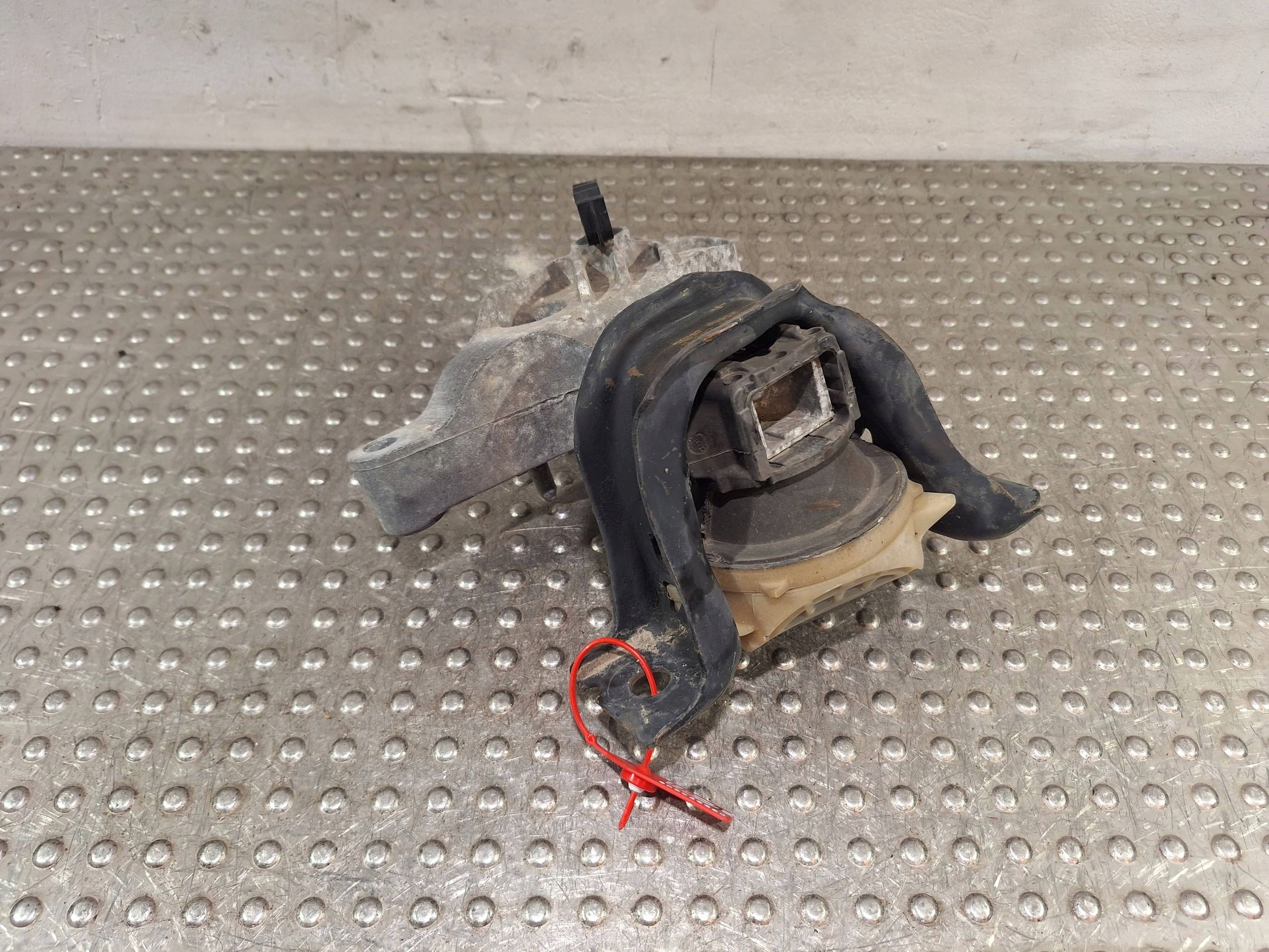 supporto Supporti motore usato 112845638R RENAULT CLIO IV CAPTUR e 1.5 DCI 12