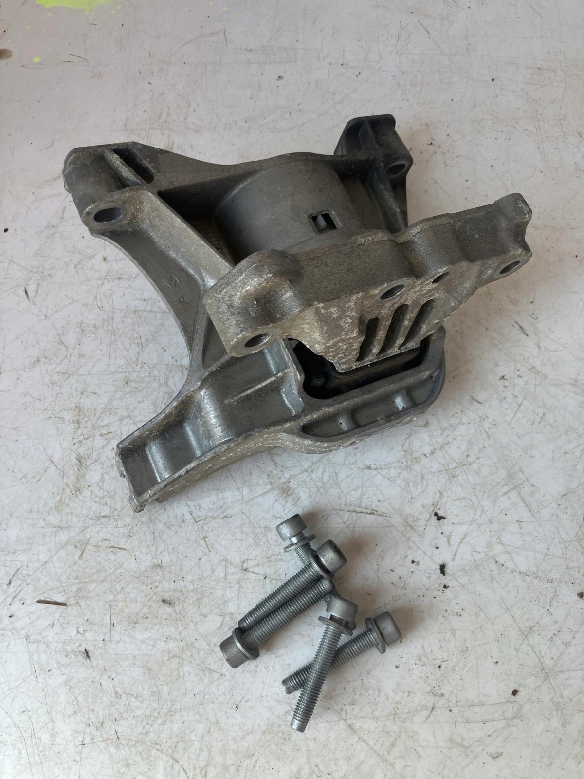 holder engine mount PEUGEOT 308 T9 1.5 BLUE HDI 4A100160