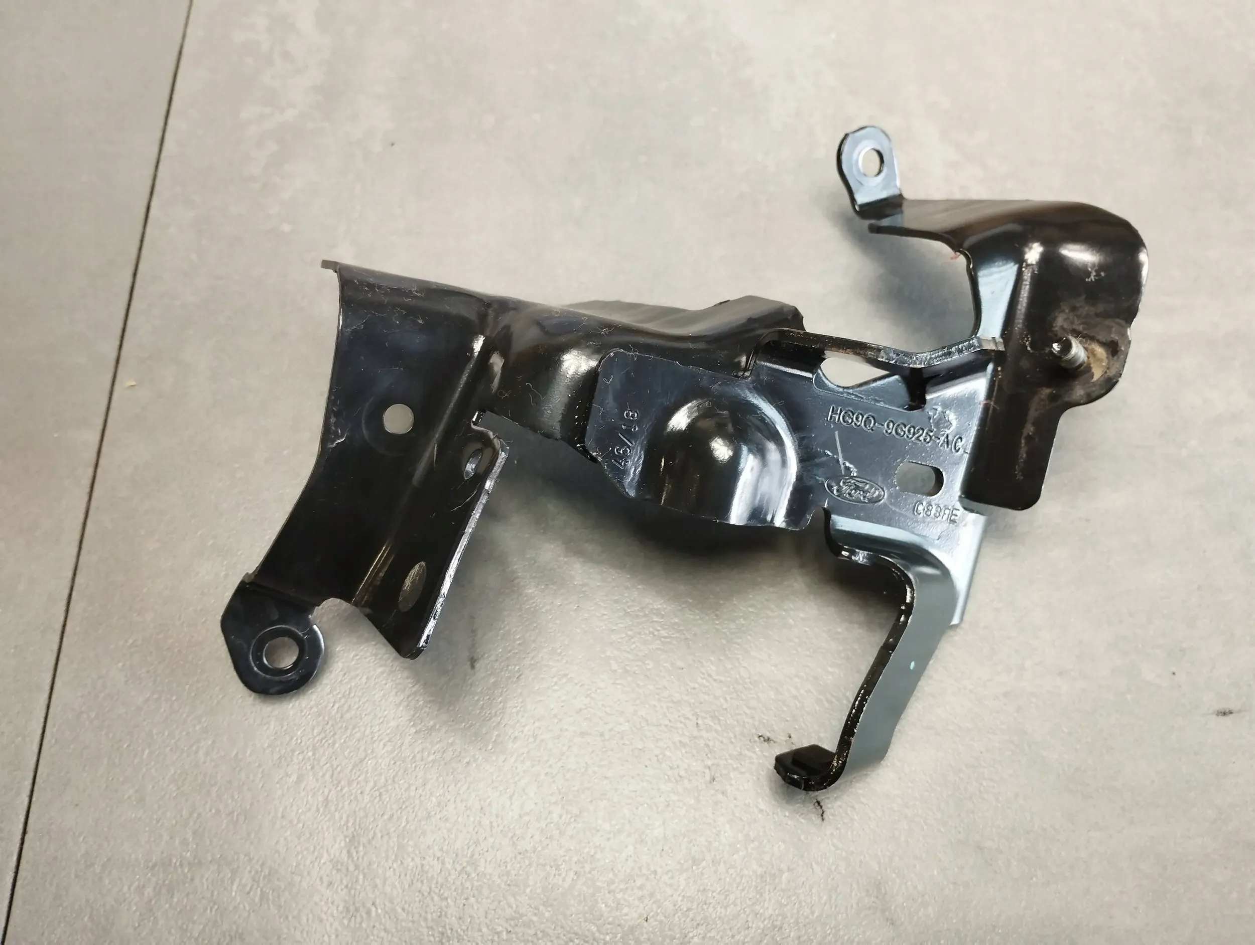 Ford Mondeo MK5 bracket console HG9Q-9G925-AC