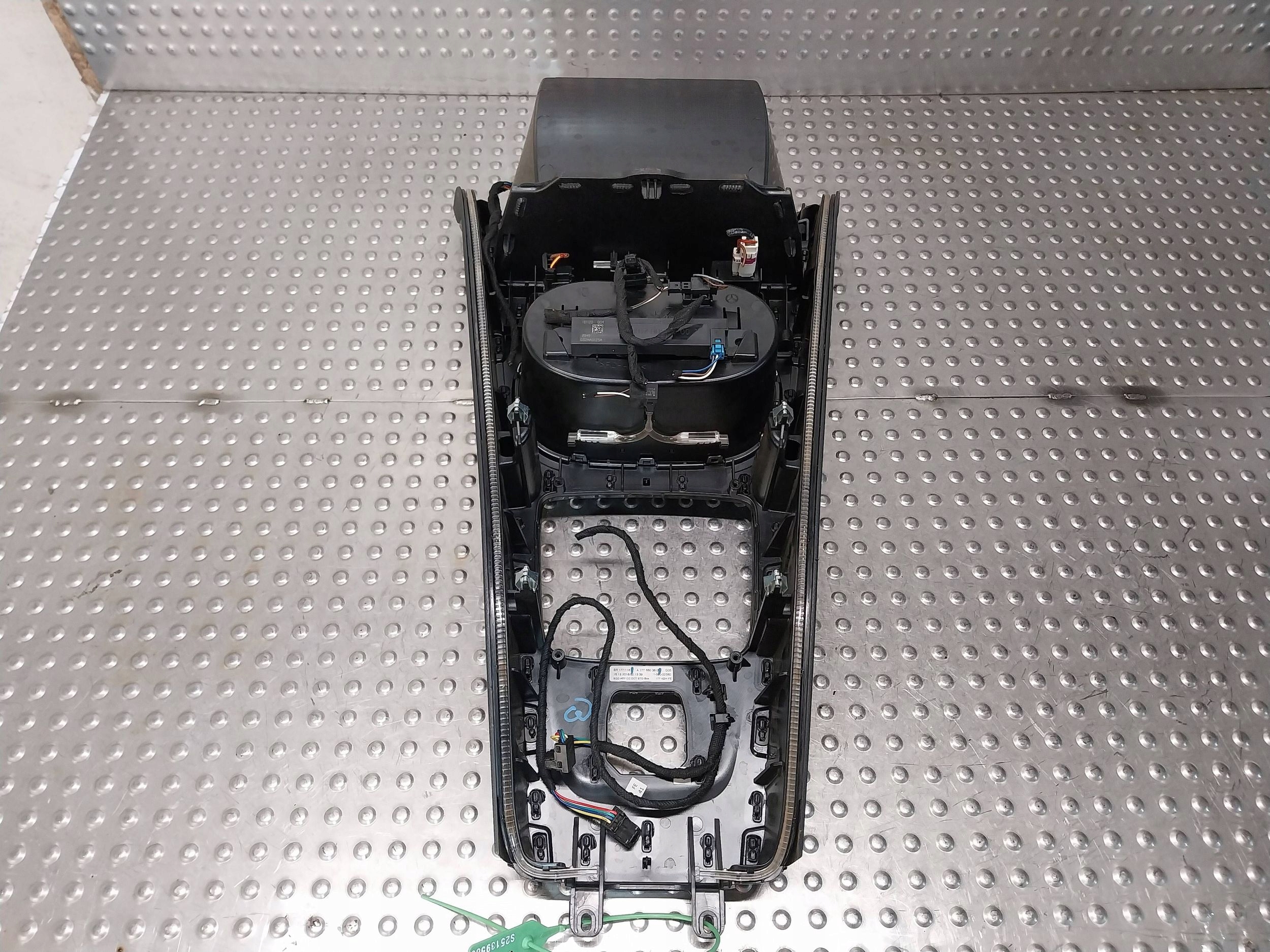 TUNEL mitte PANEL DEKOR A1776803603 MERCEDES A KLASA W177