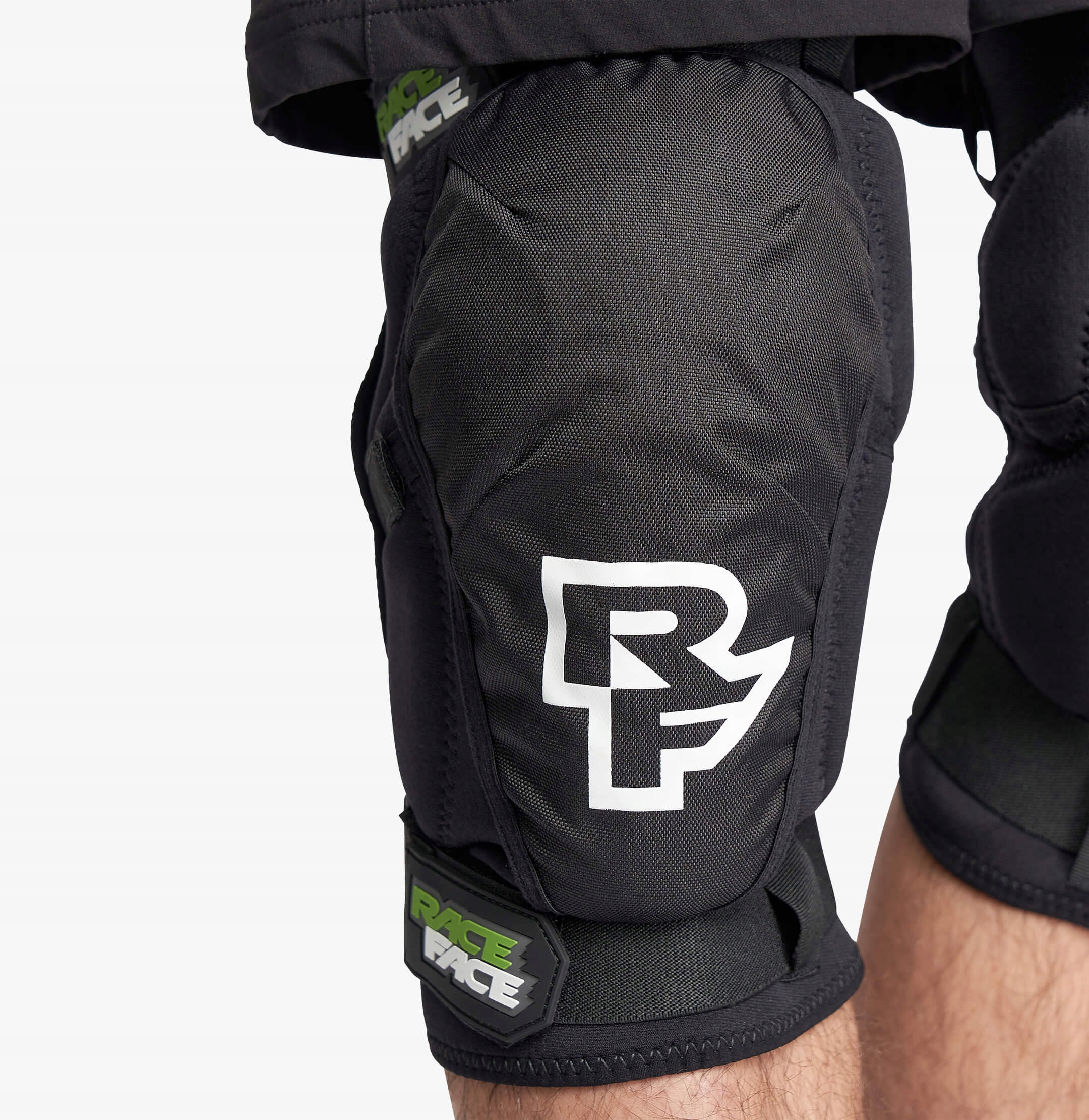 OCHRANIACZE rowerowe na kolana RACE FACE AMBUSH KNEE M D30 Model Ambush Knee D3O Black