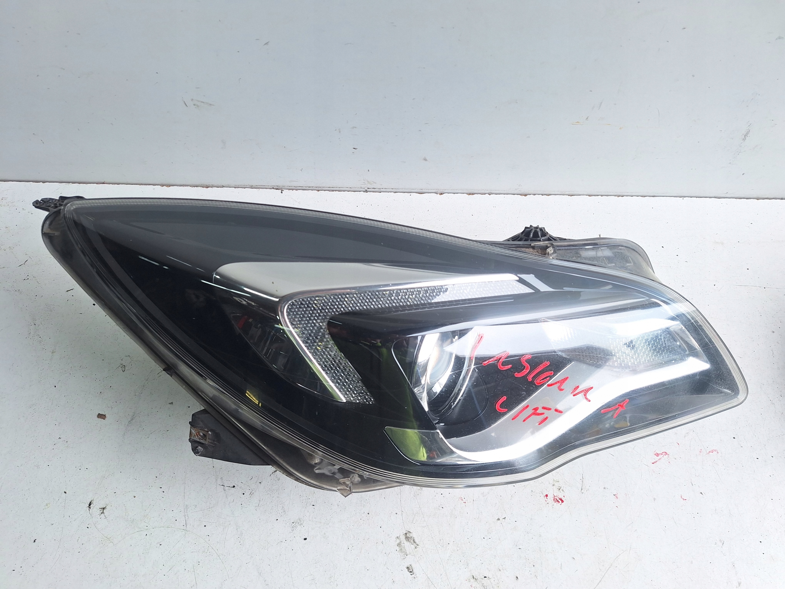 OPEL INSIGNIA A LIFT 13-17 light right + LED UK