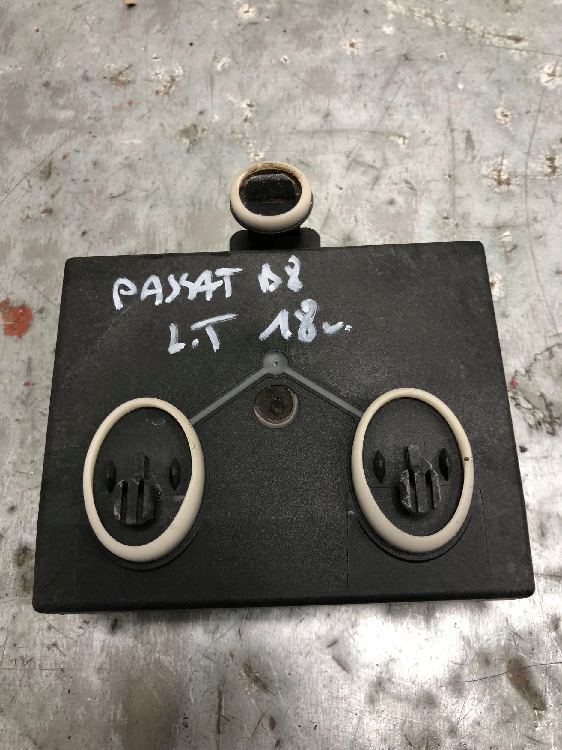 module control unit door left rear part VW PASSAT B8 KOMBI 5Q0959595E