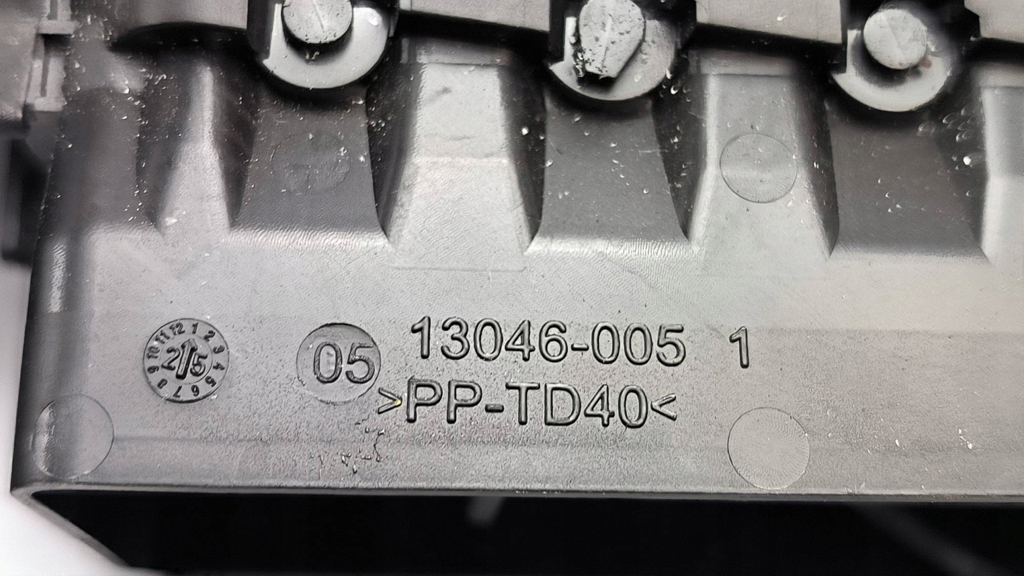Lüftungsgitter des lüfters 13046-005 DACIA BIGSTER und