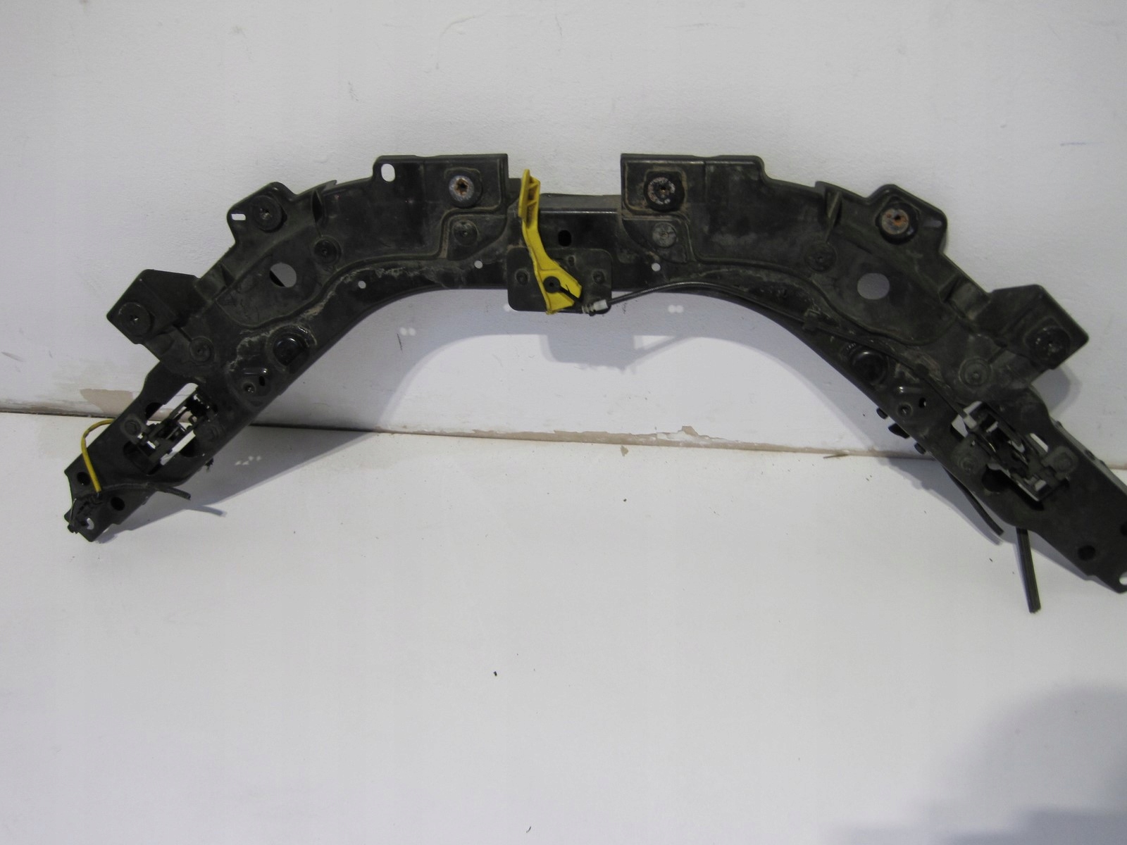 PAS PRZEDNI GÓRNY ZAMKOWY ALFA ROMEO STELVIO