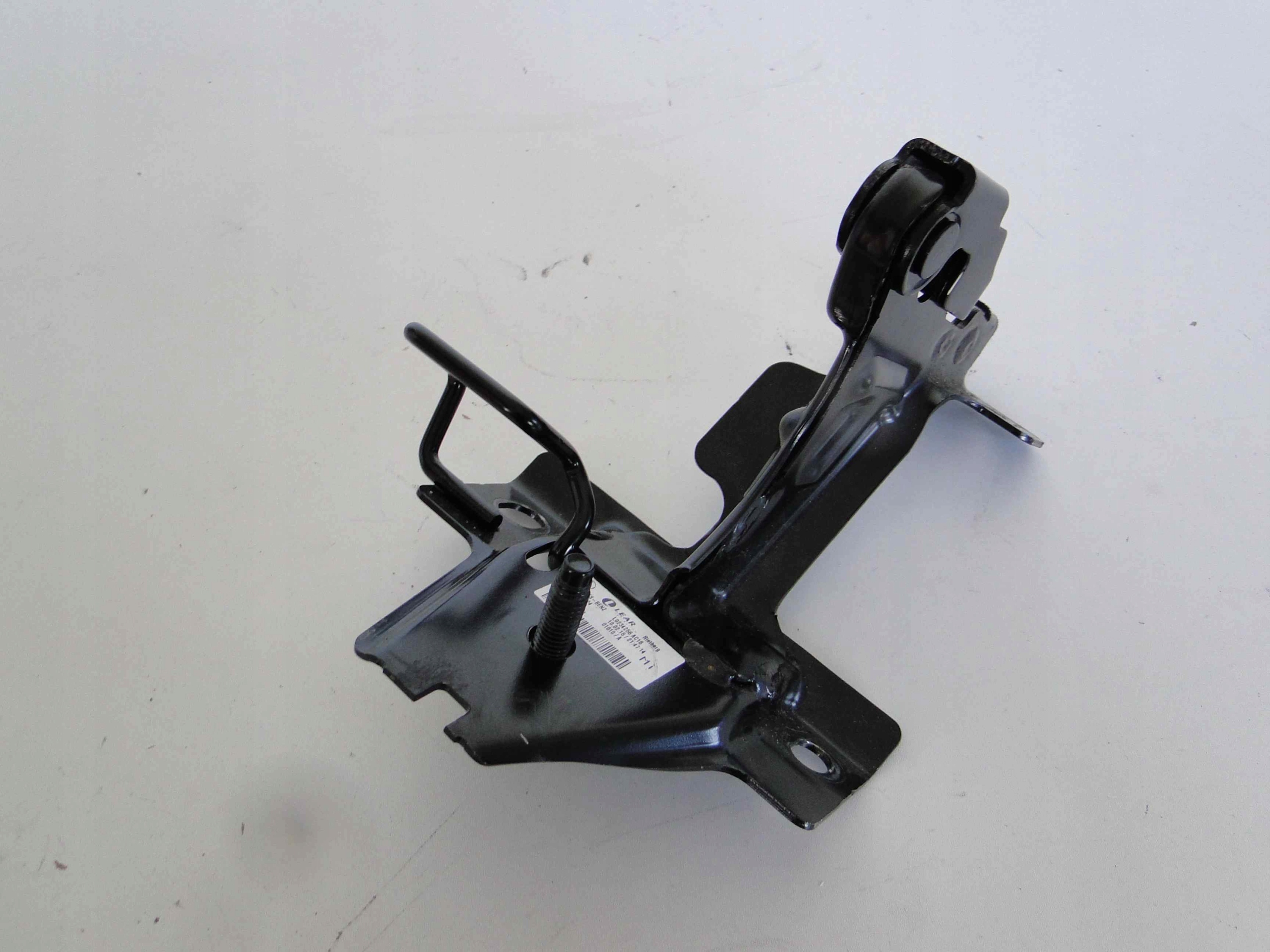 MERCEDES GLA X156 петля дивана