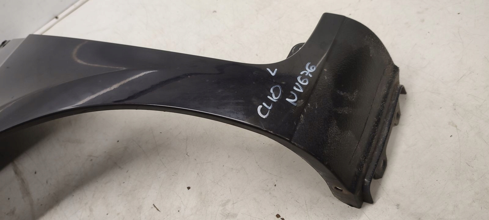 fender left front front Renault Clio III NV676