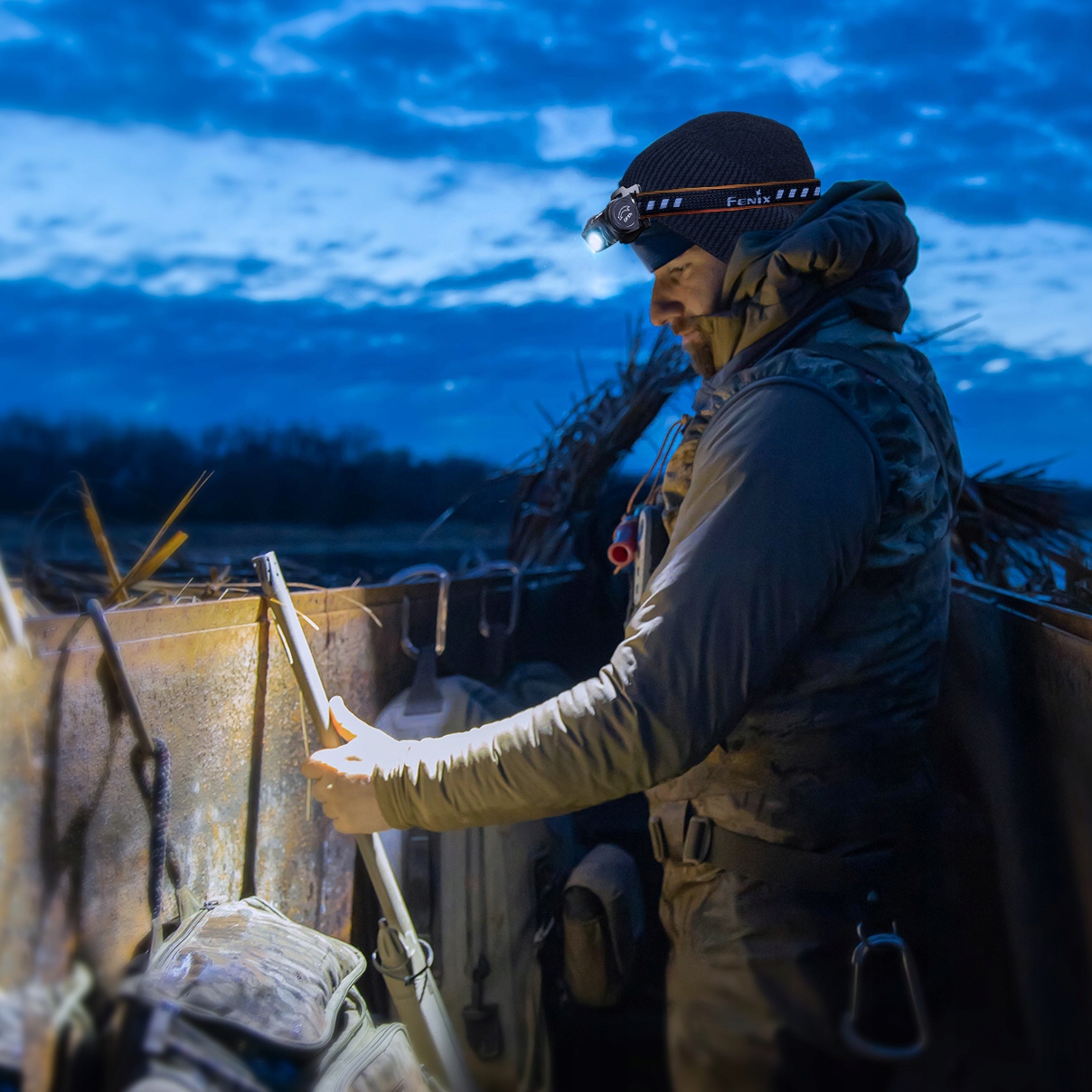 Latarka diodowa Fenix HM60R czołówka 1300 lm USB-C Materiał aluminium