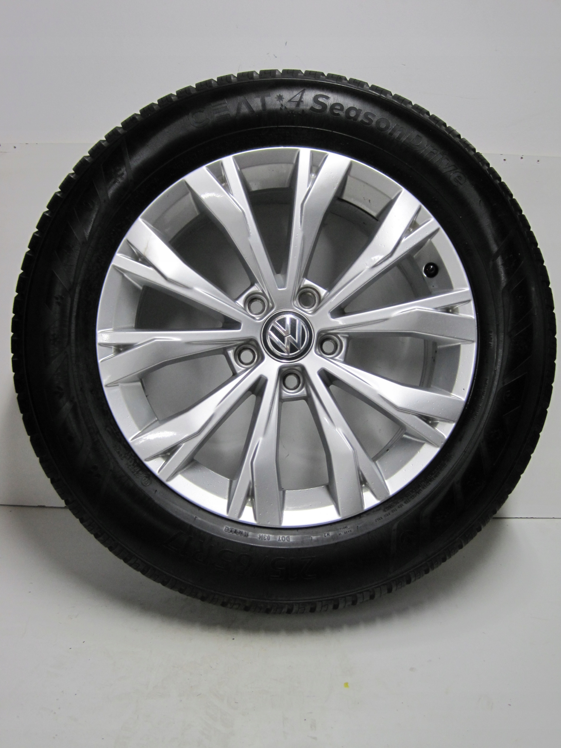 wheels discs tyres VW TIGUAN 5NA R17 24R M+S