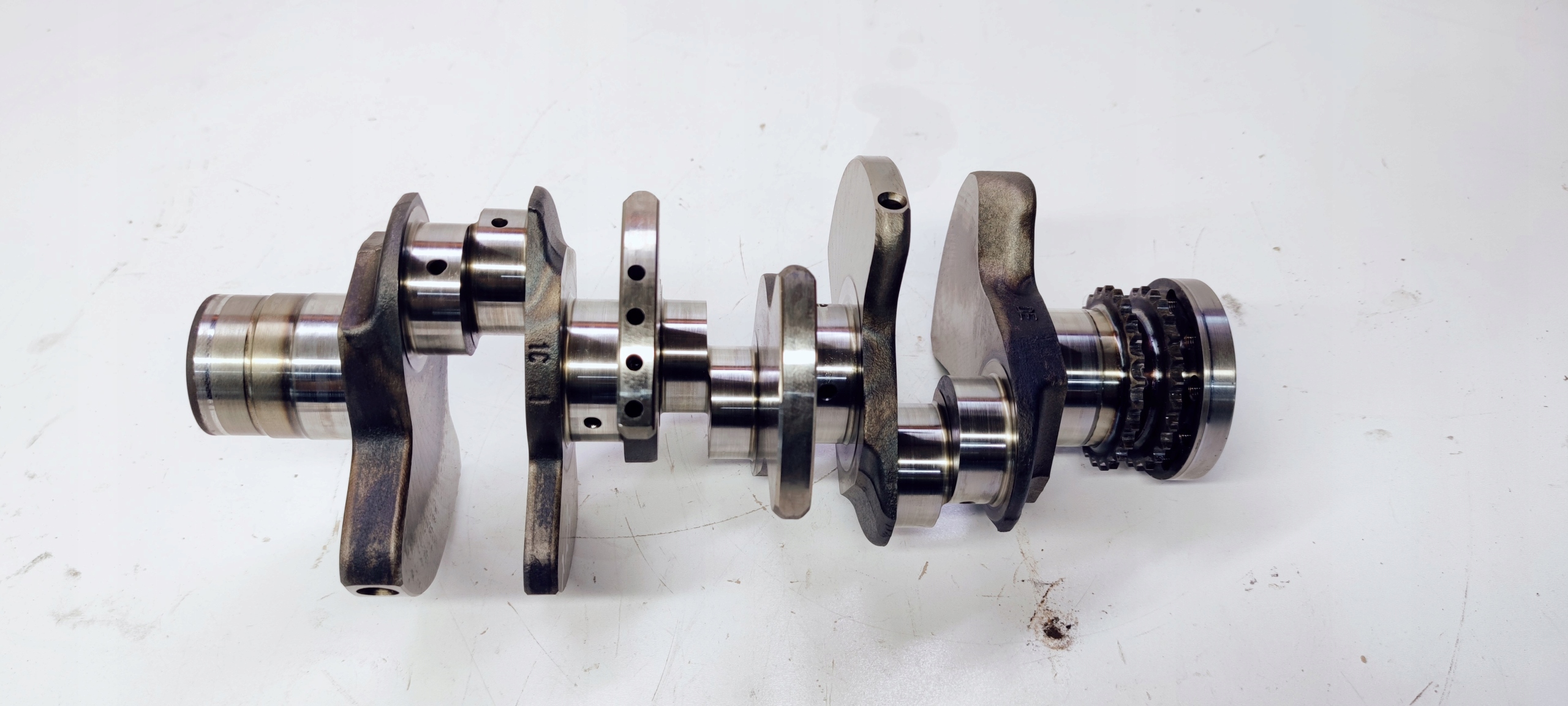 WAŁ KORBOWY AUDI A6 C6 2.4 BDW 06EG *2* BDB