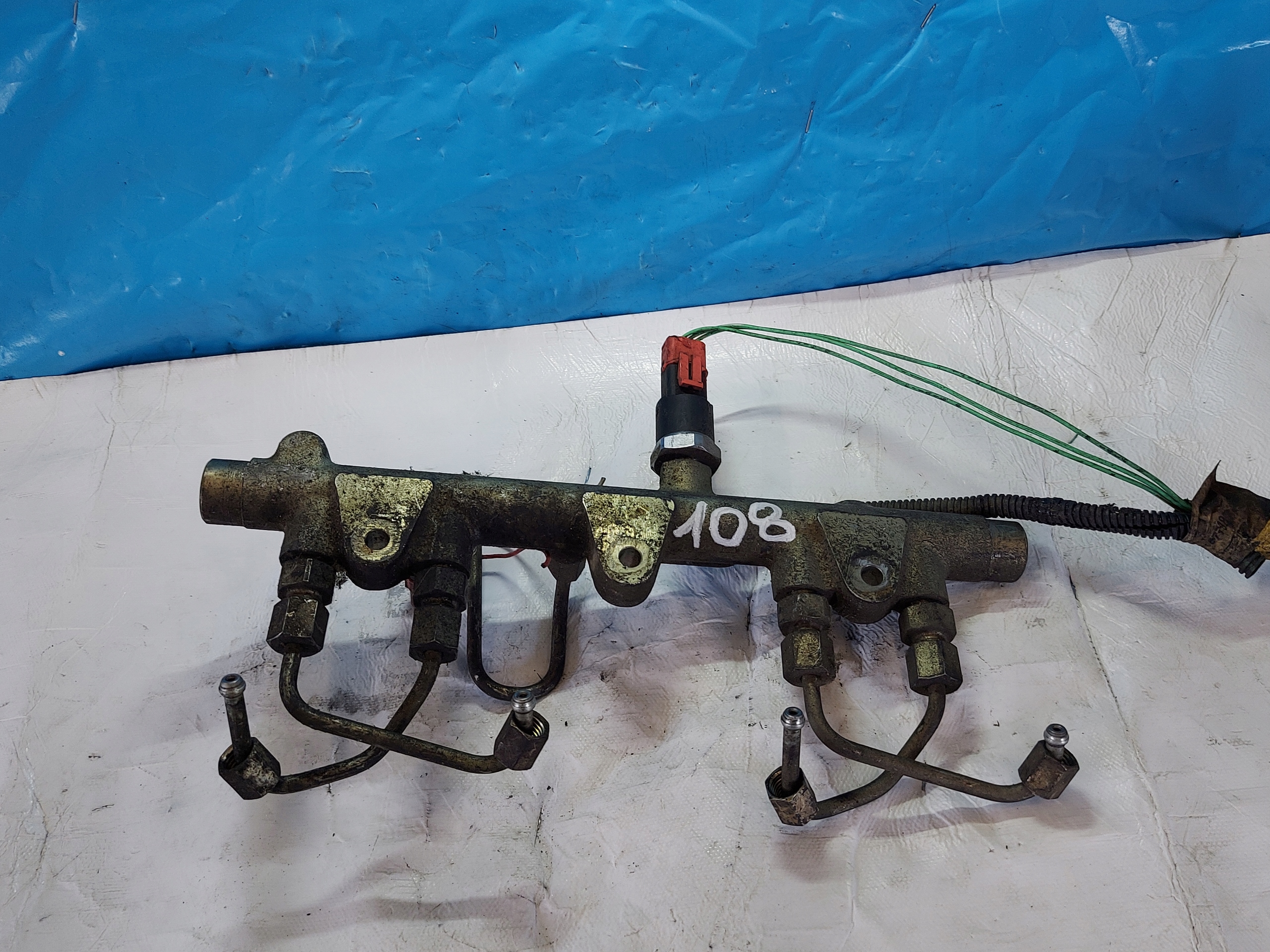 Rampe injection PEUGEOT 406 2.0 HDI 0445214010