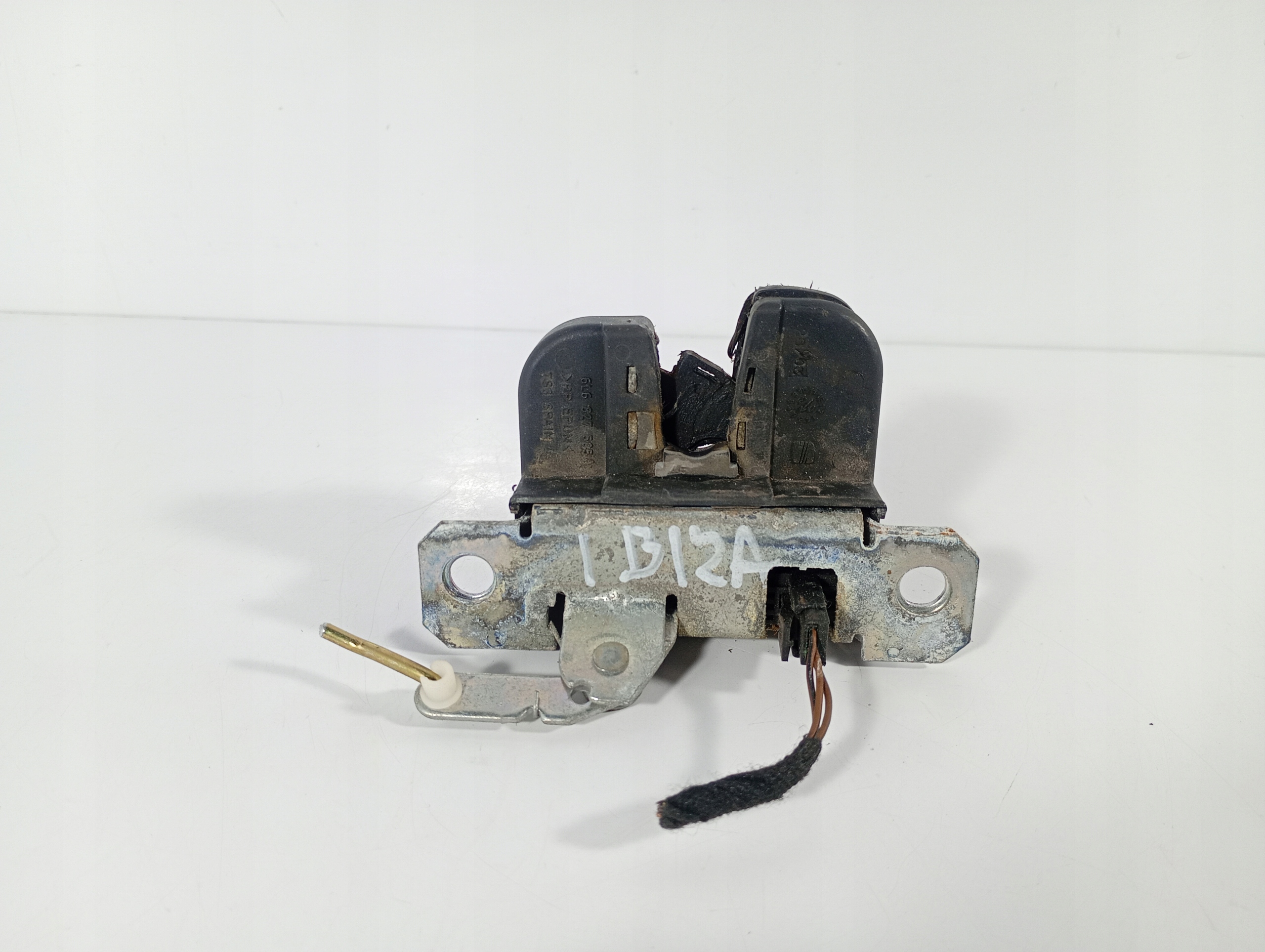 Seat Ibiza 3 III 02-08 lock bonnet boot OE 6L6827505A
