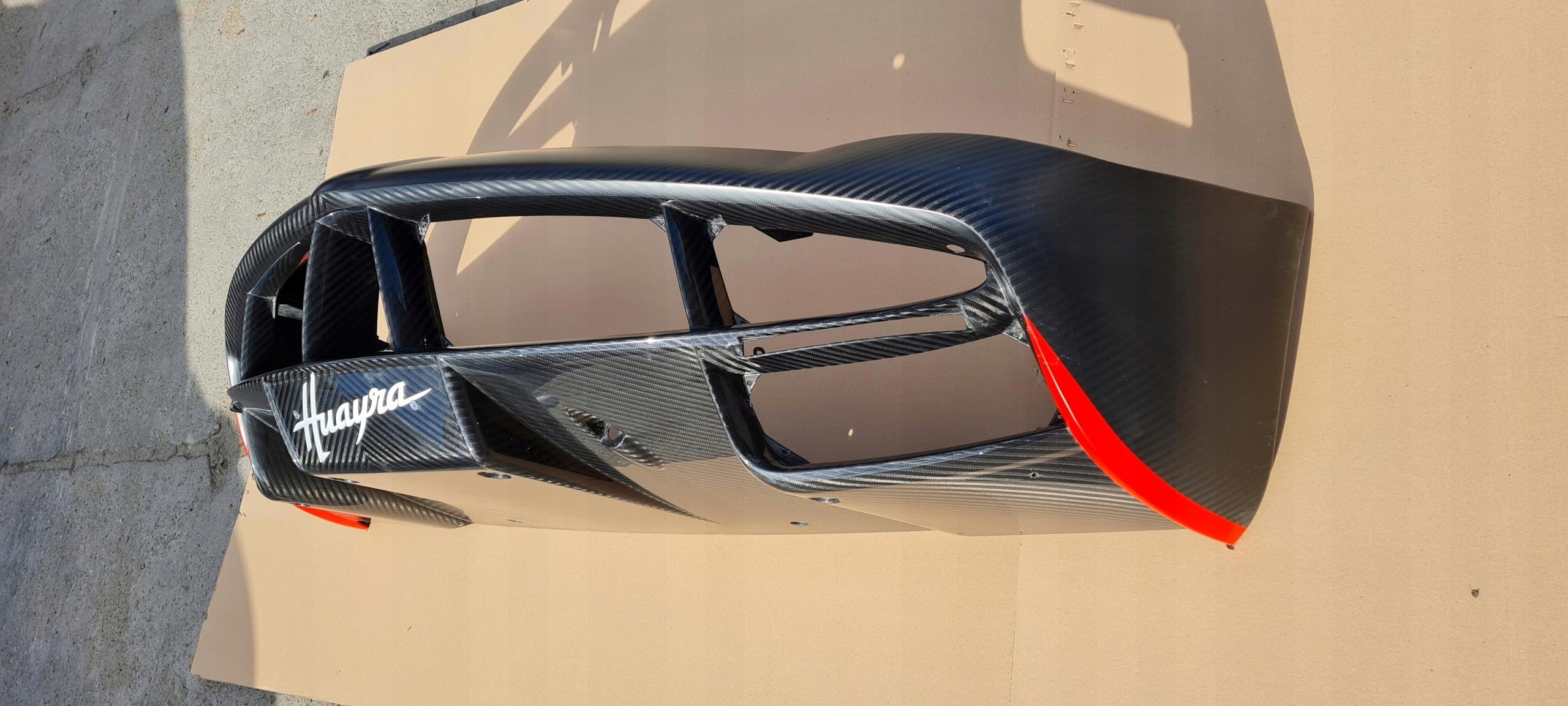 Pagani Huayra coupe nárazník carbon předek
