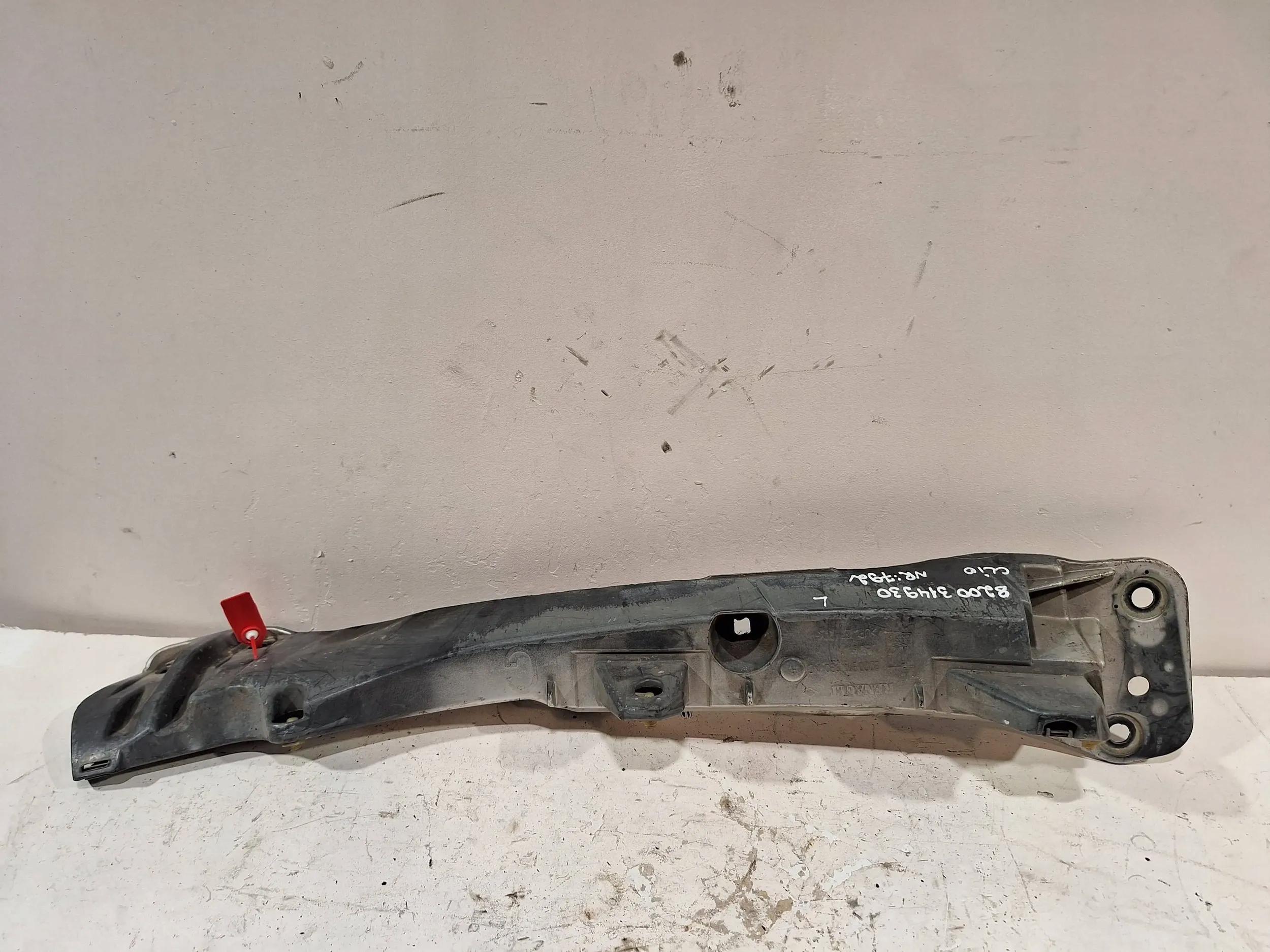 CONSOLE AILE GAUCHE AVANT 8200314930 RENAULT CLIO III 05