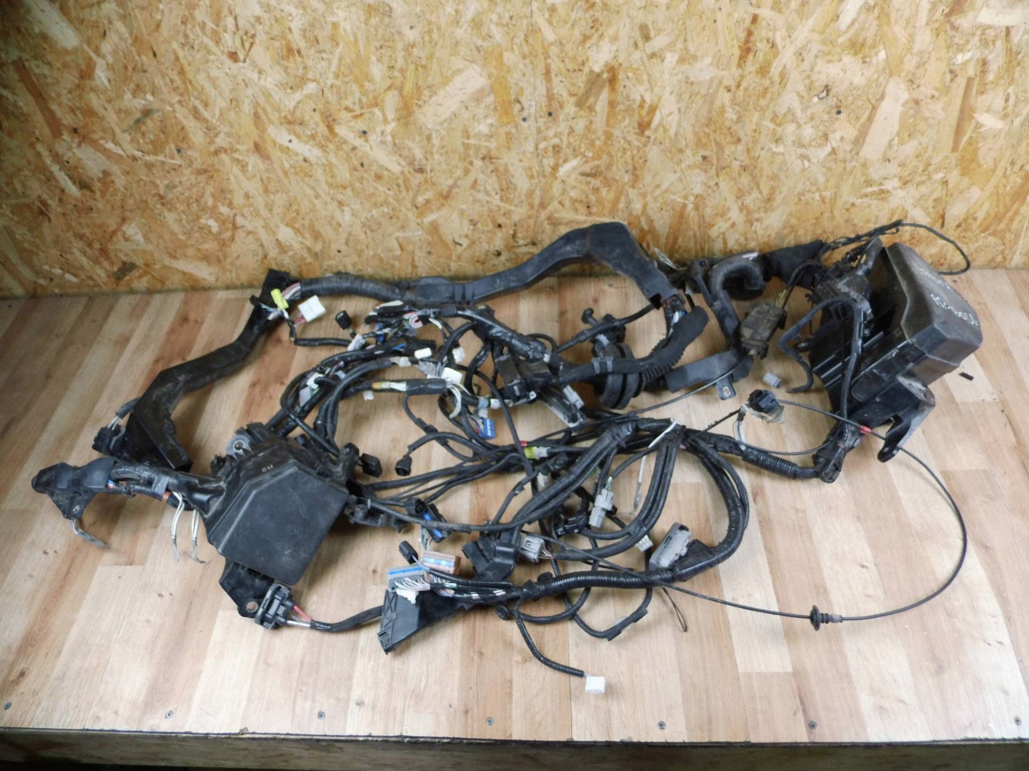 Toyota RAV4 V bundle of cables przewodow motor wiring