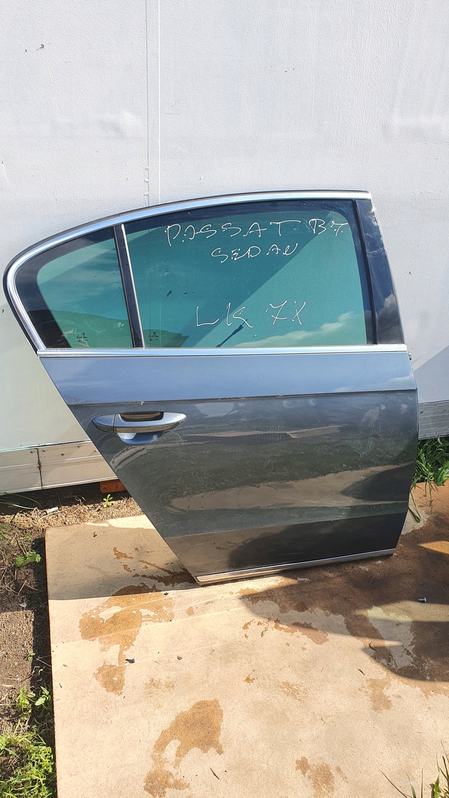 VW Passat B7 Sedan Drzwi Prawe Tylne LK7X